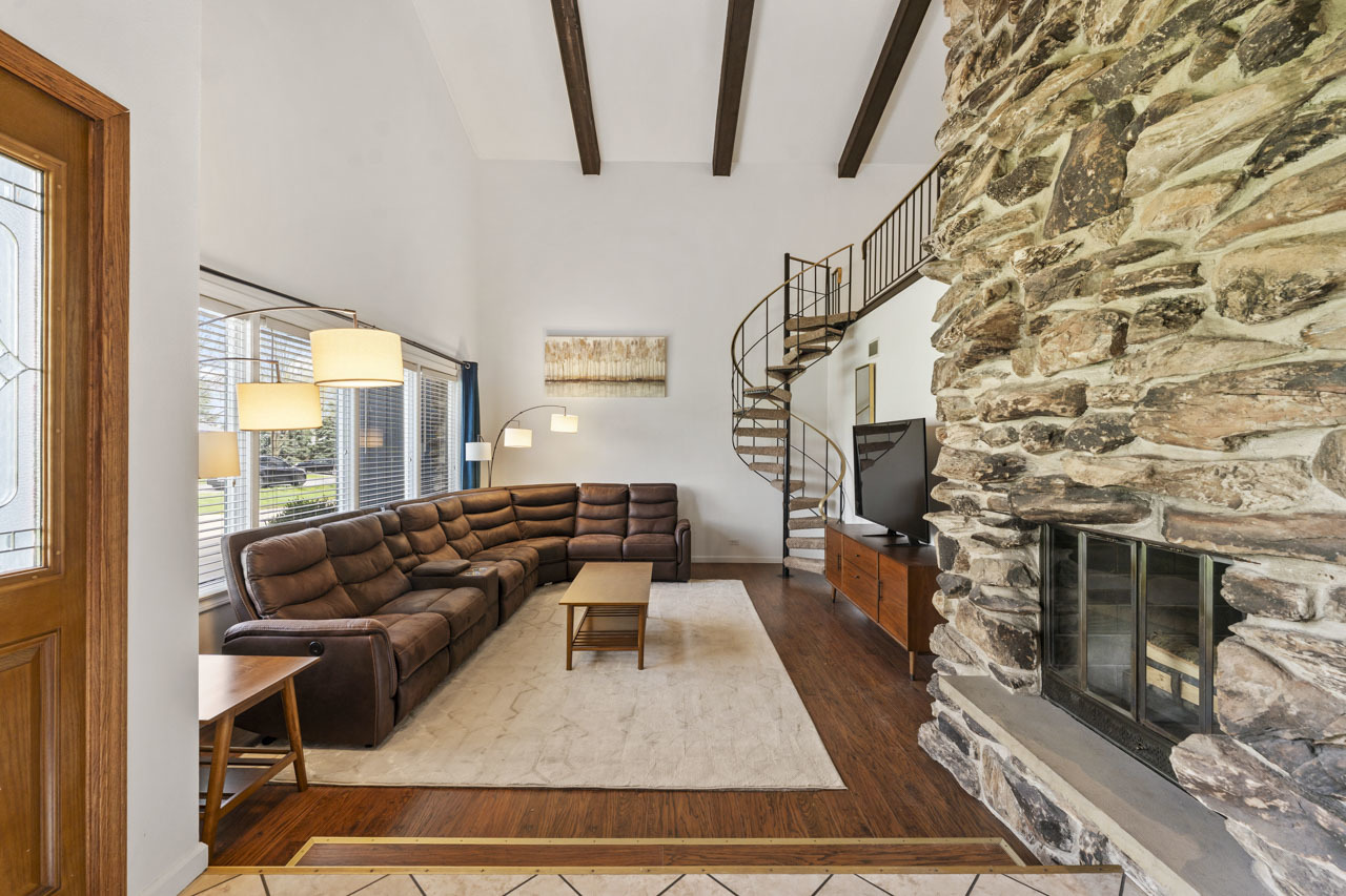 1033 Blackburn Street, Gurnee, IL 60031