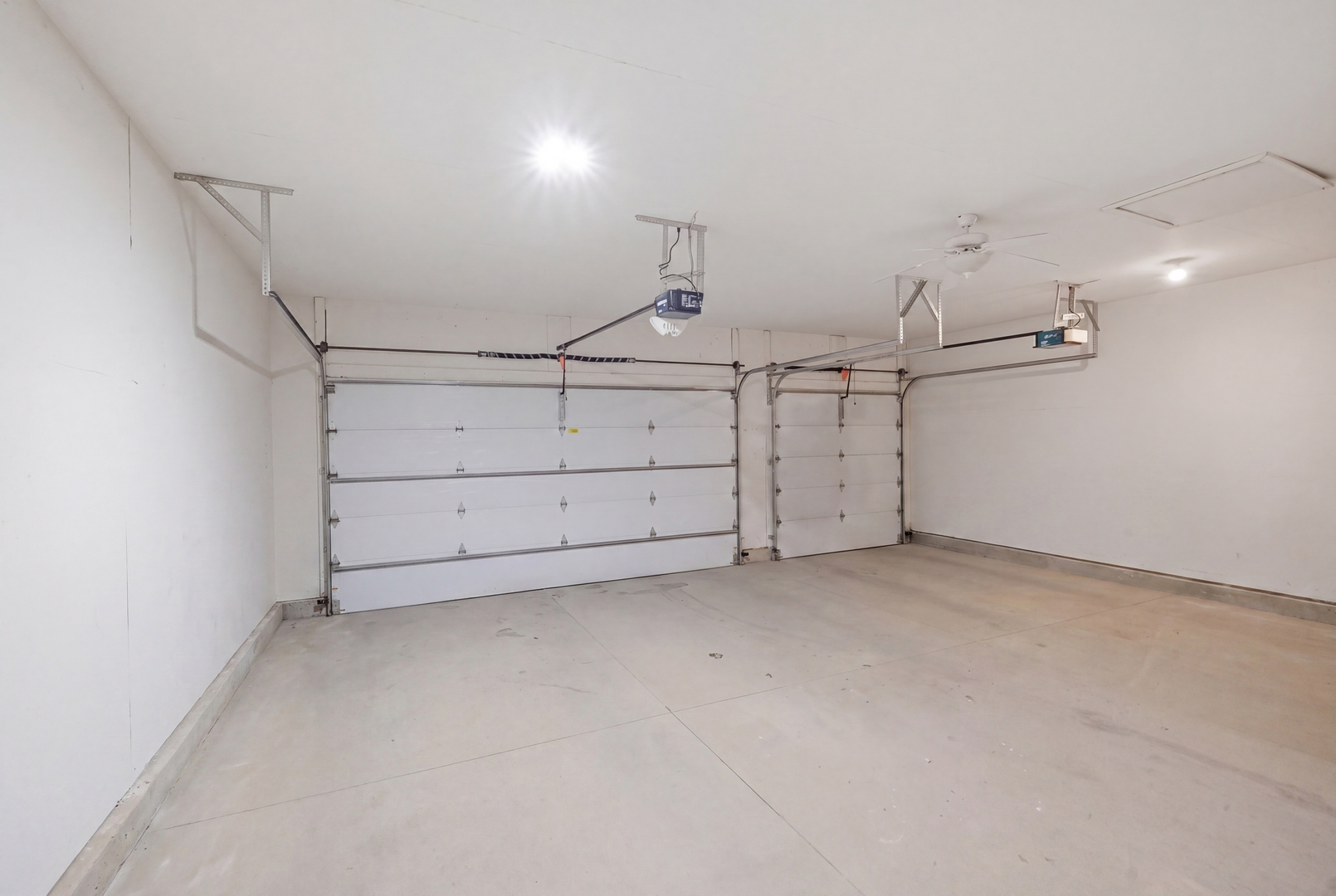 1007 Peregrine Way, Hampshire, IL 60140