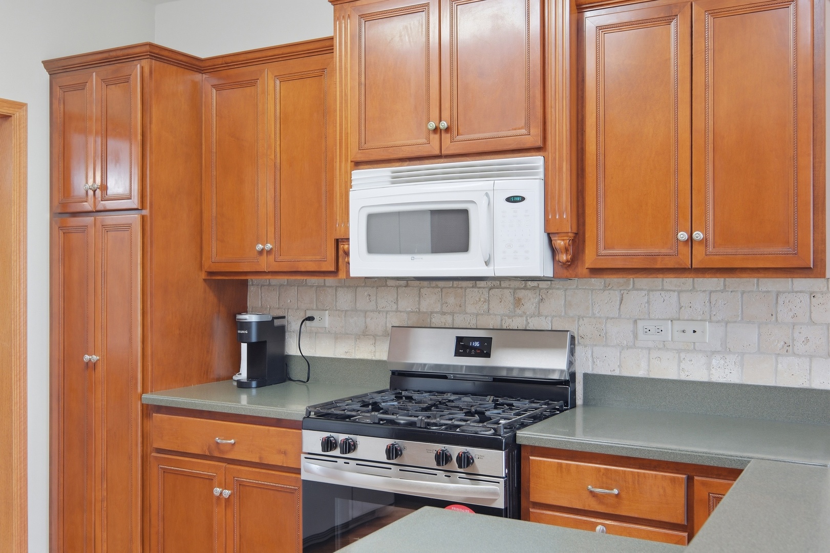 1007 Peregrine Way, Hampshire, IL 60140