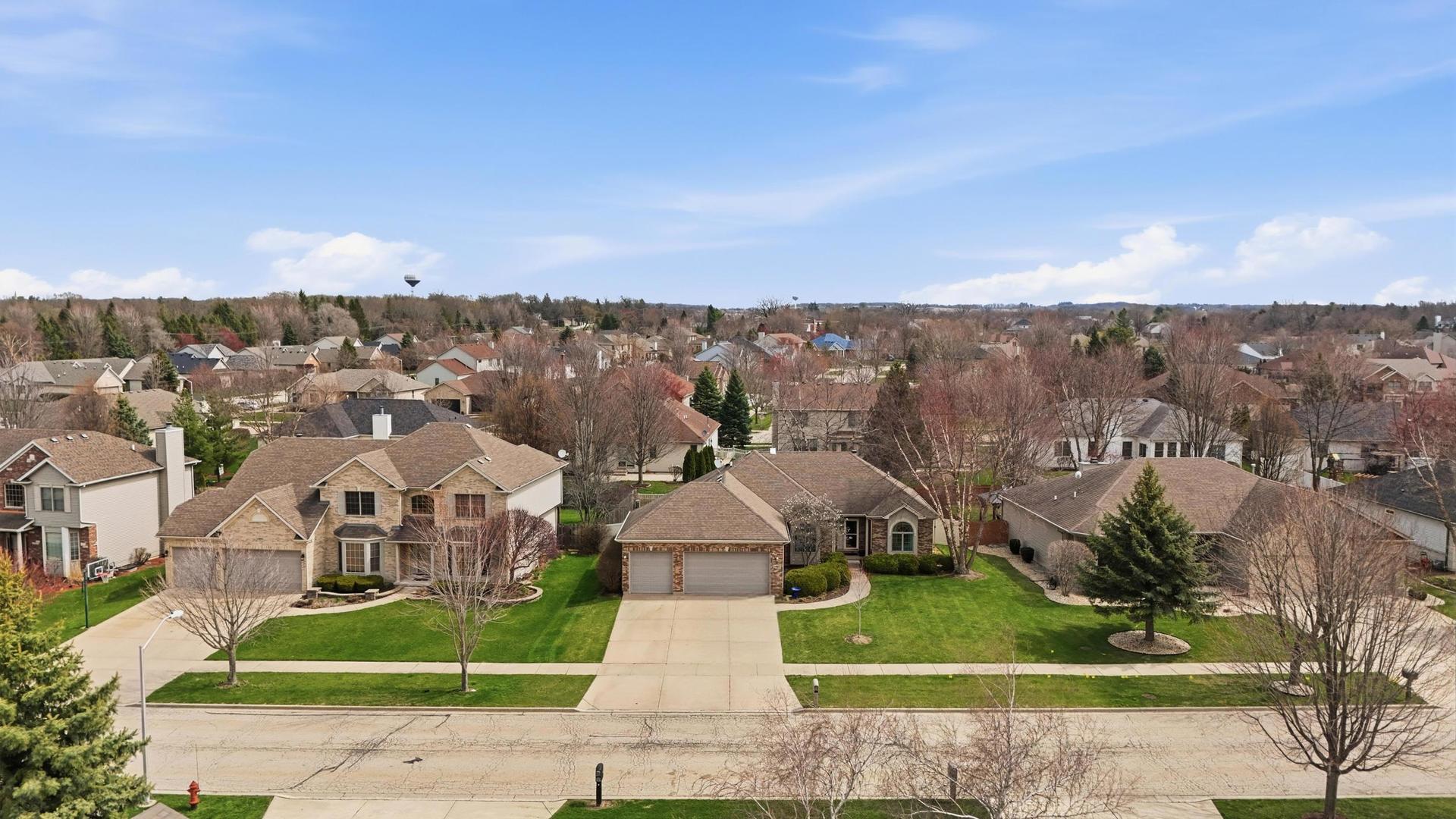 1007 Peregrine Way, Hampshire, IL 60140