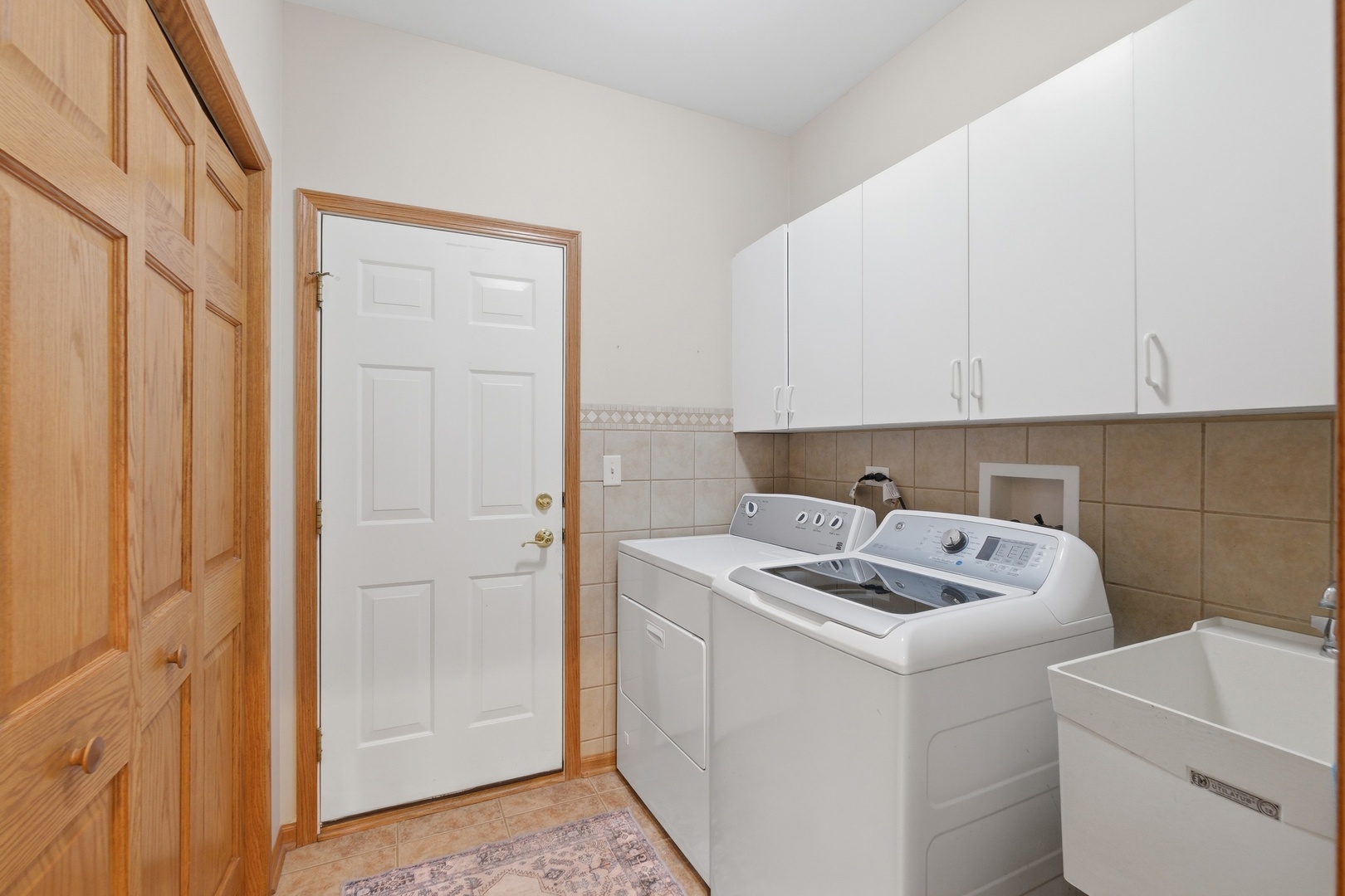 1007 Peregrine Way, Hampshire, IL 60140