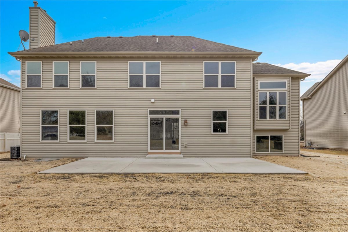 555 Bluestem Drive, Yorkville, IL 60560