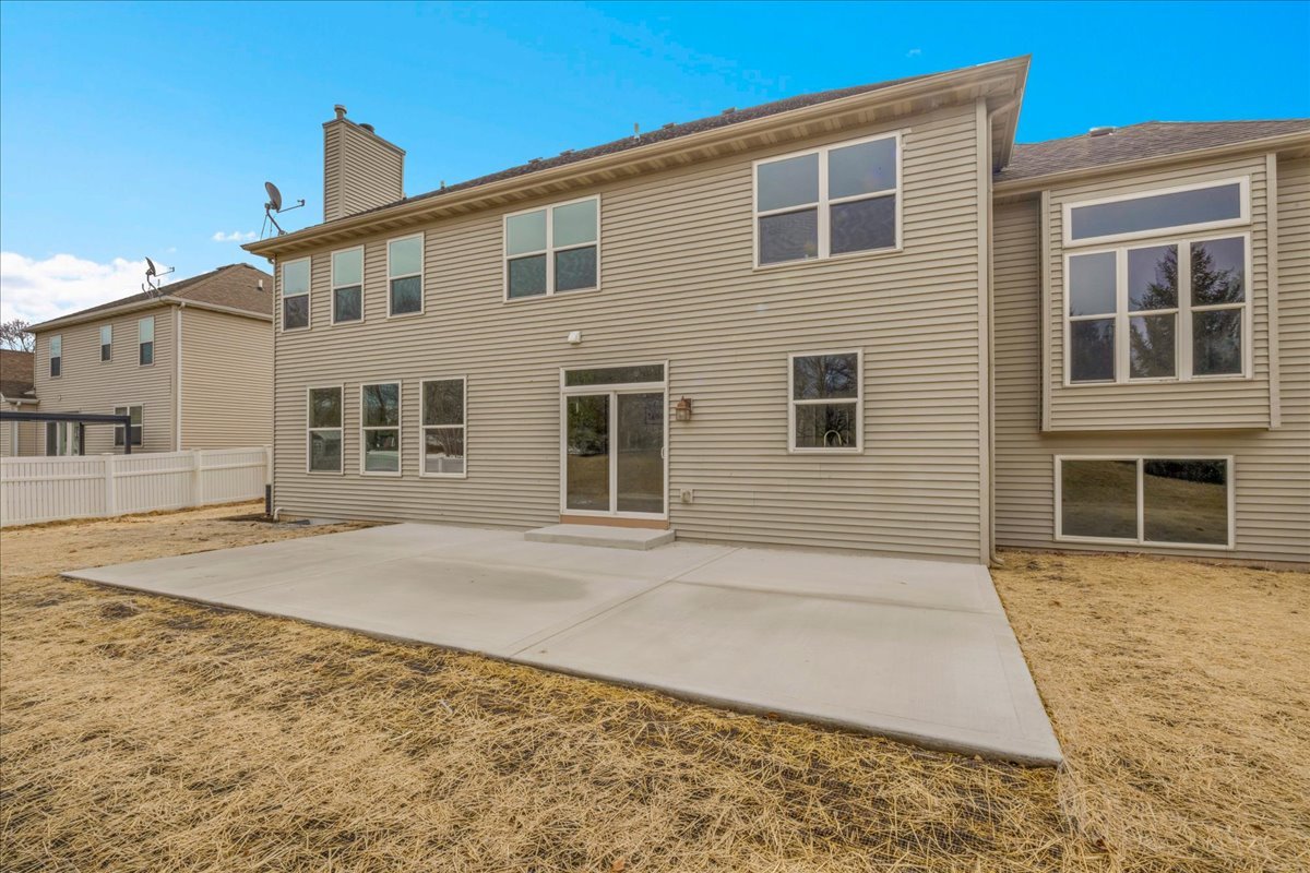 555 Bluestem Drive, Yorkville, IL 60560