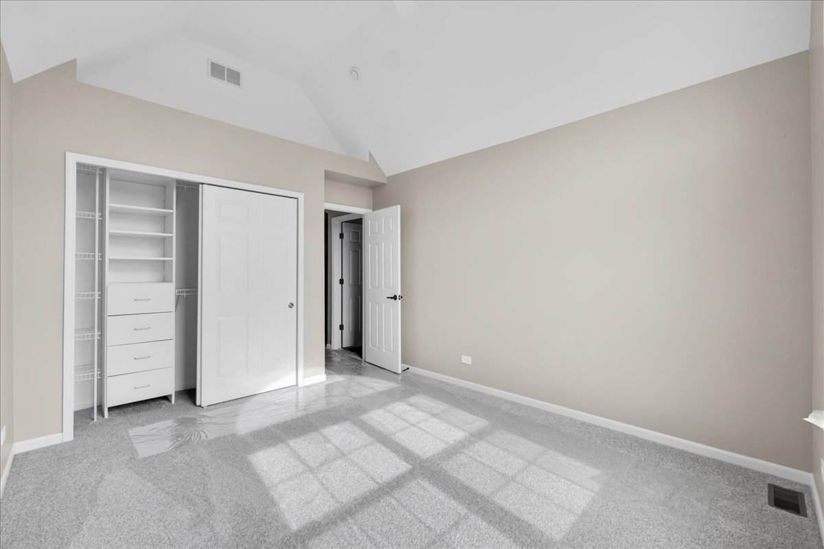 555 Bluestem Drive, Yorkville, IL 60560