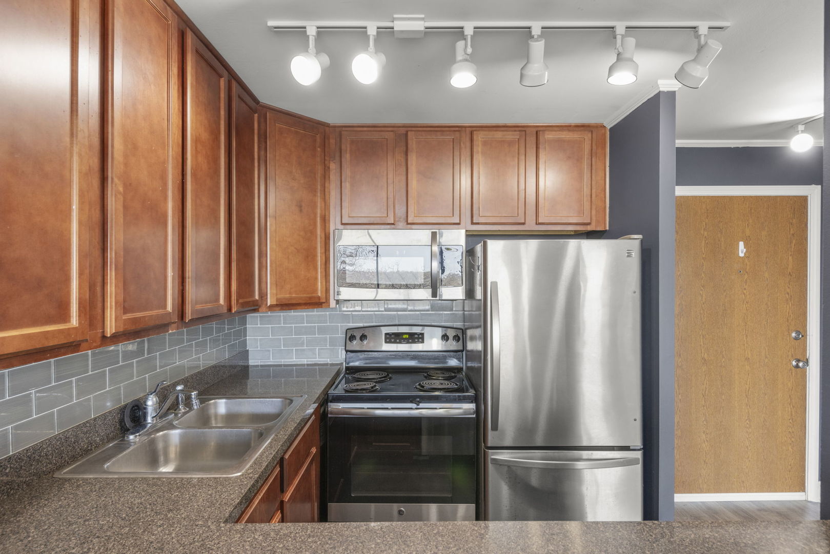 5900 Oakwood Drive #5F, Lisle, IL 60532