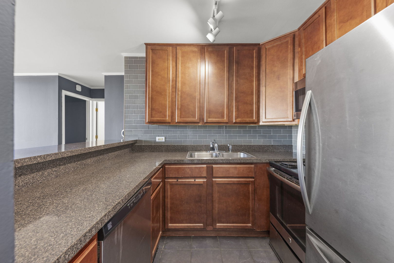 5900 Oakwood Drive #5F, Lisle, IL 60532