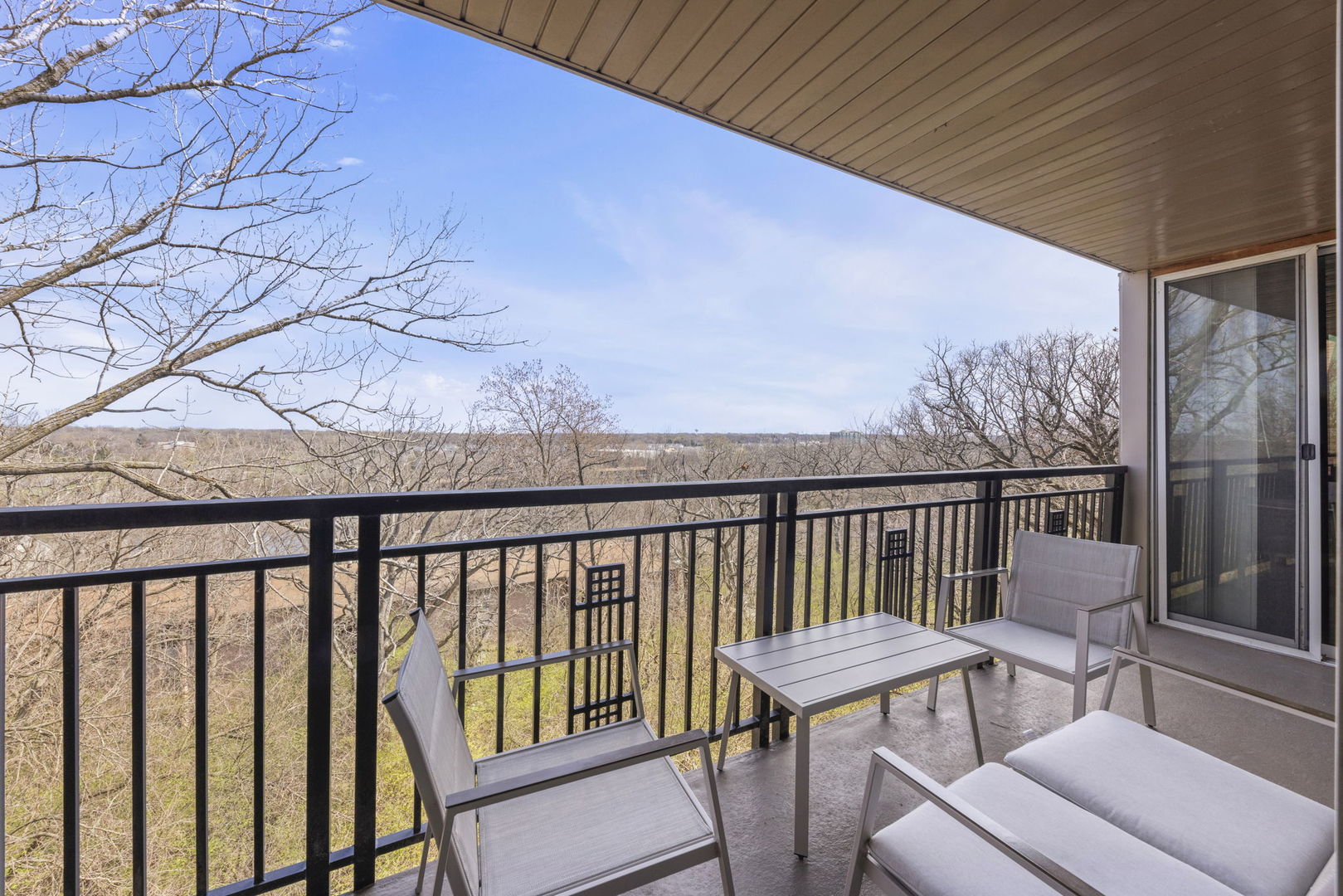 5900 Oakwood Drive #5F, Lisle, IL 60532