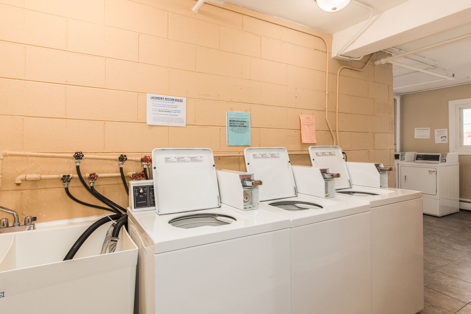 9500 Dee Road #202B, Des Plaines, IL 60016