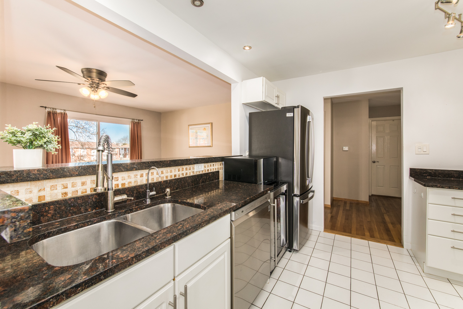 9500 Dee Road #202B, Des Plaines, IL 60016