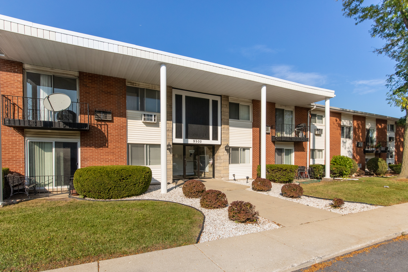 9500 Dee Road #202B, Des Plaines, IL 60016