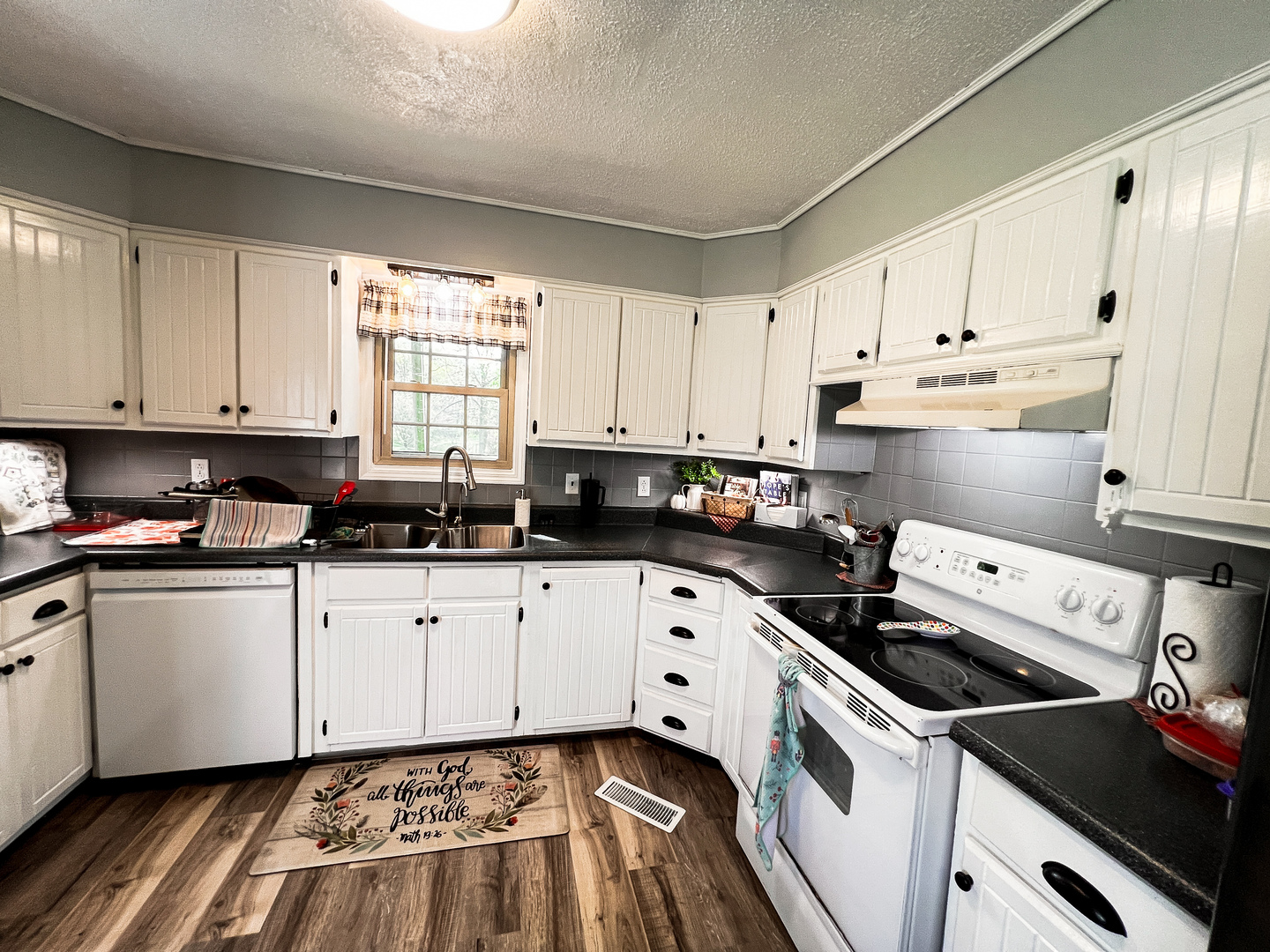 11753 N Log Cabin Lane, Mt Vernon, IL 62864