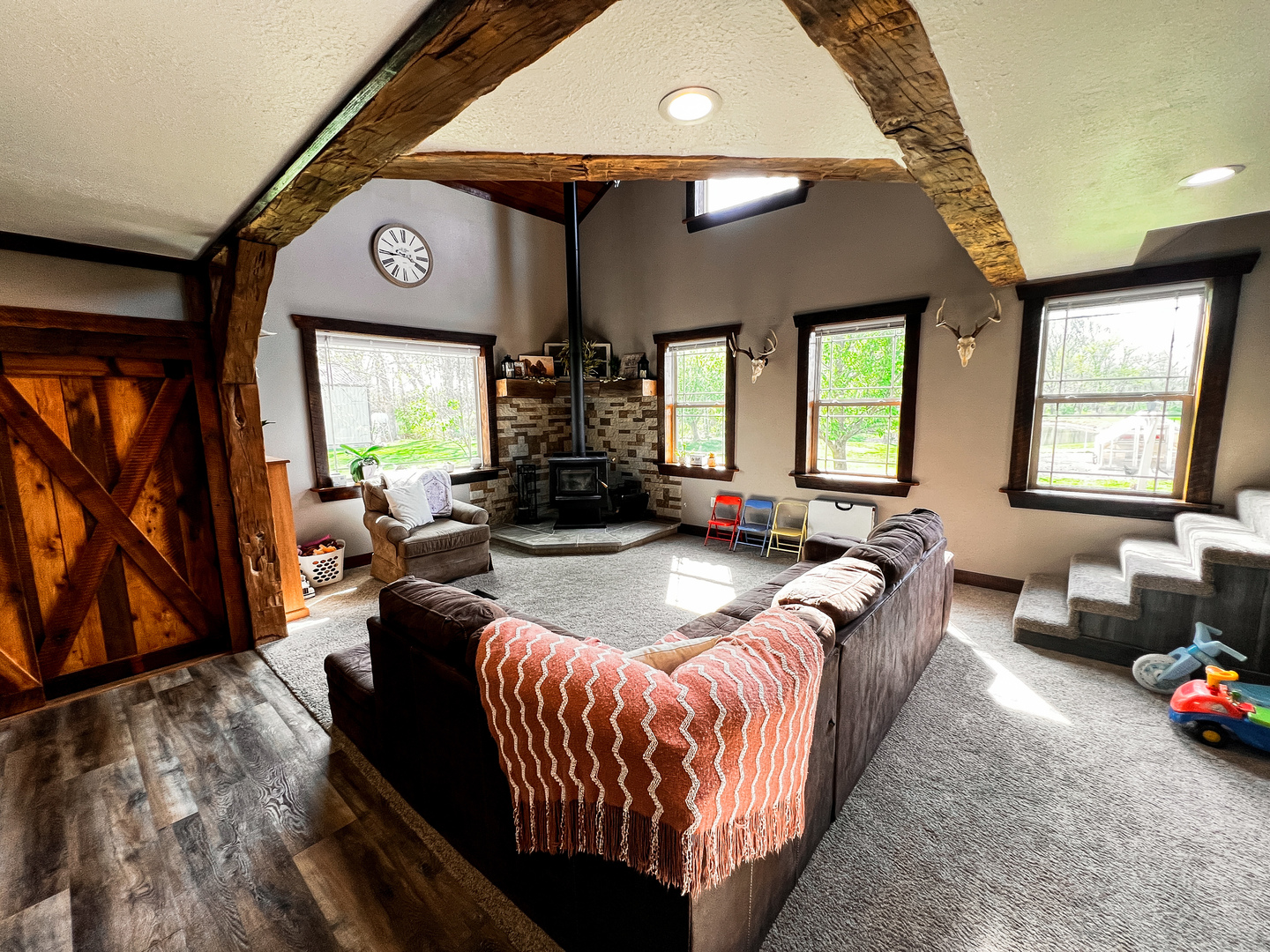 11753 N Log Cabin Lane, Mt Vernon, IL 62864