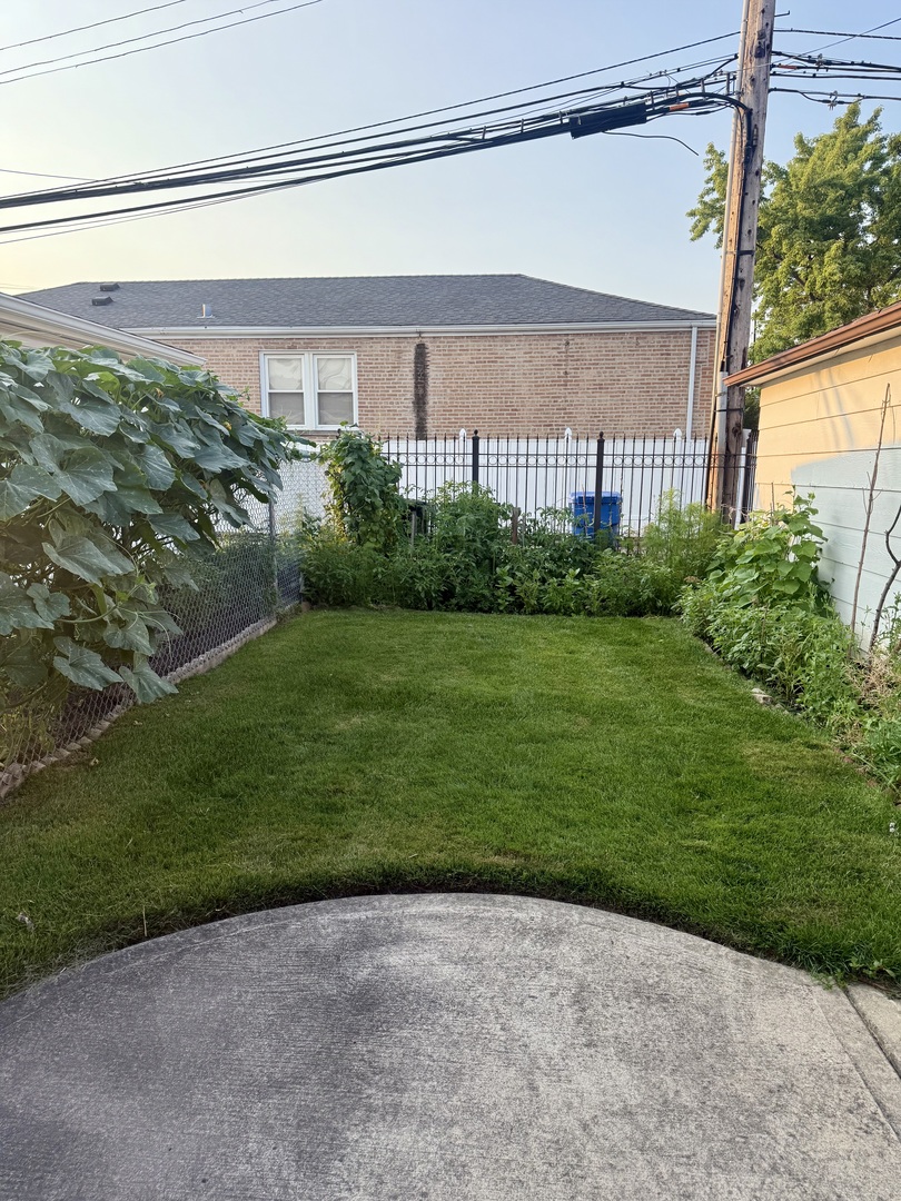 2800 W Bryn Mawr Avenue, Chicago, IL 60659