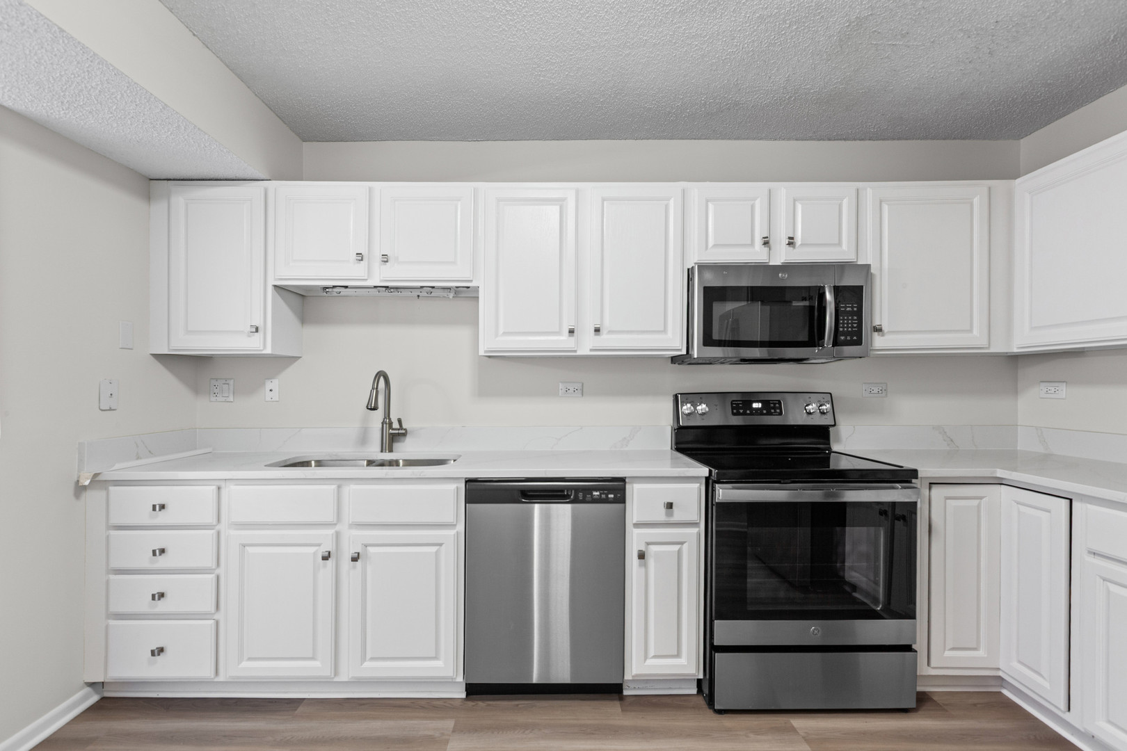 511 Aurora Avenue #507, Naperville, IL 60540