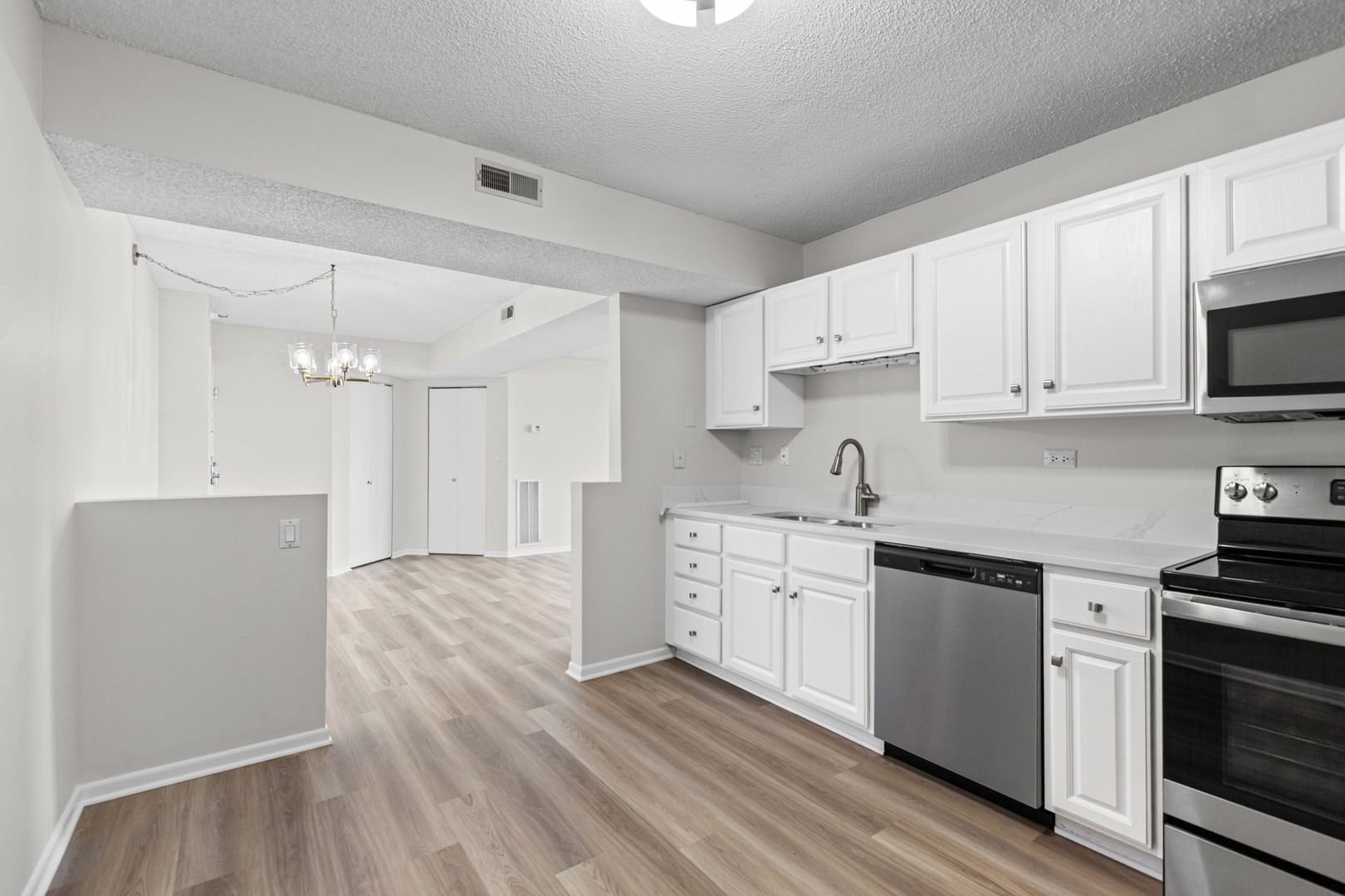 511 Aurora Avenue #507, Naperville, IL 60540