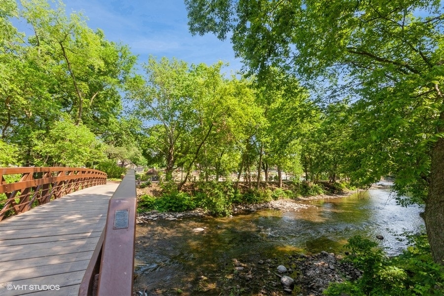 511 Aurora Avenue #507, Naperville, IL 60540