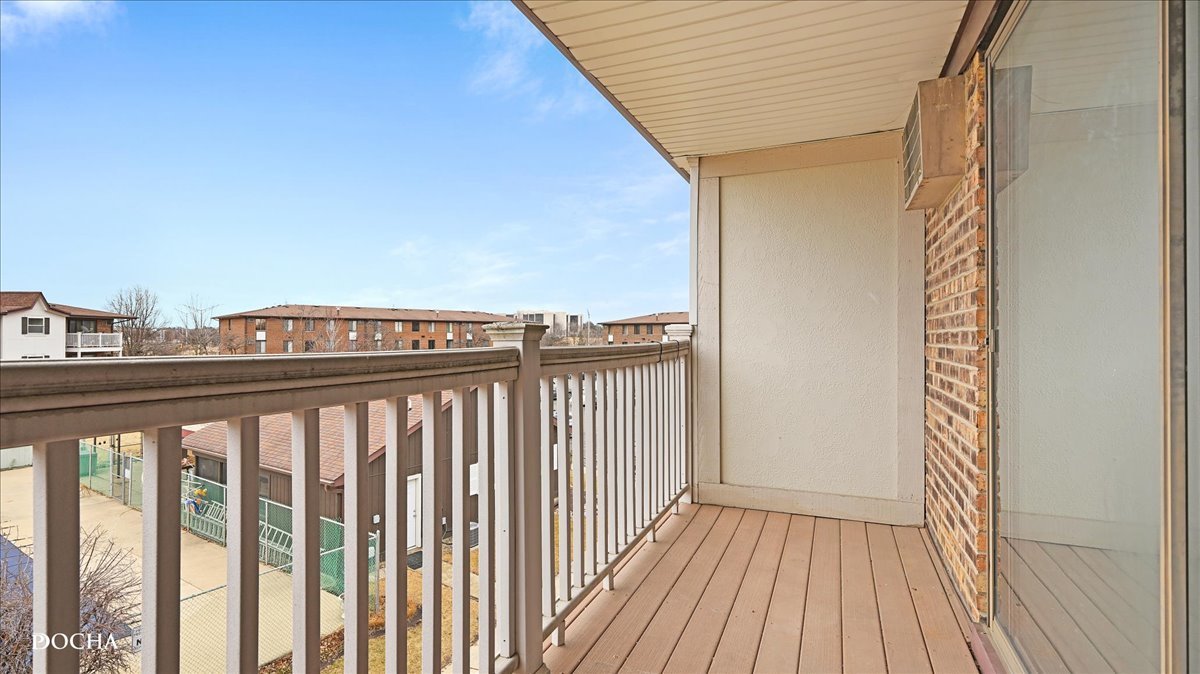 201 Gregory Street #15, Aurora, IL 60504