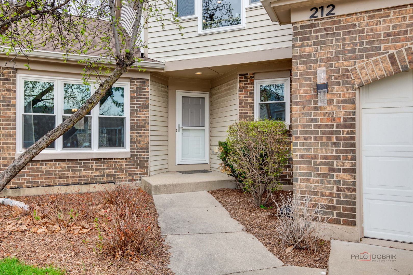 212 Willow Parkway, Buffalo Grove, IL 60089