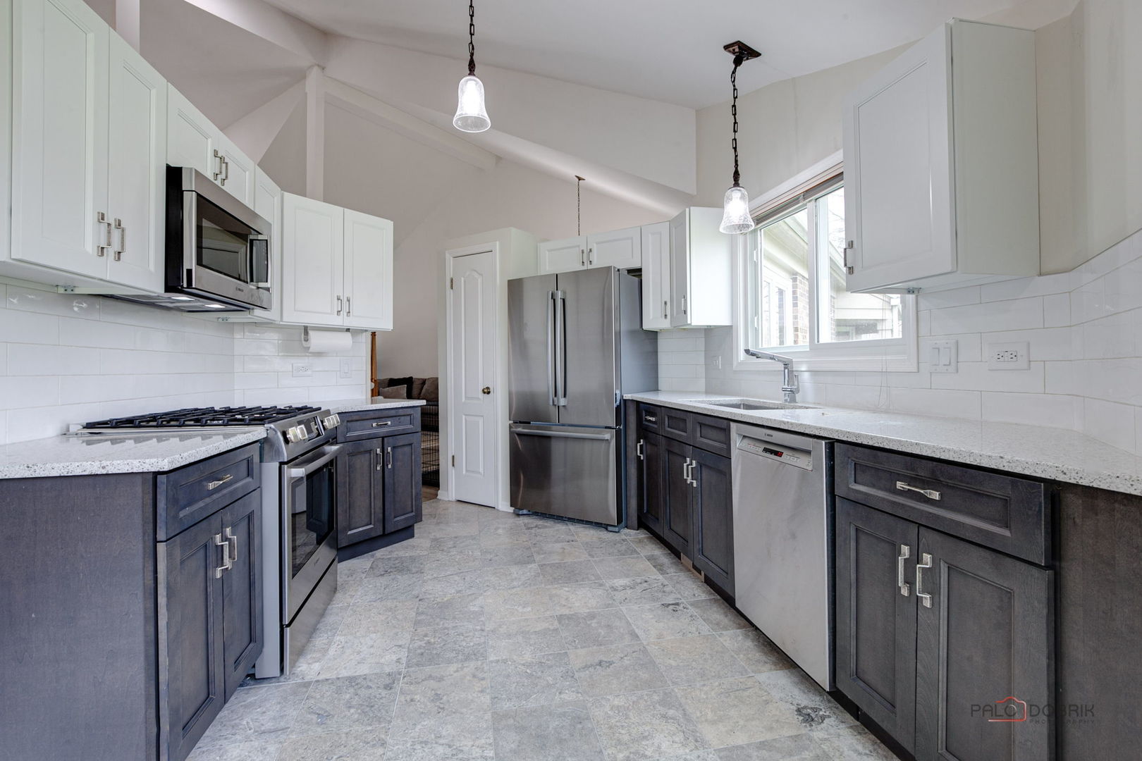 212 Willow Parkway, Buffalo Grove, IL 60089