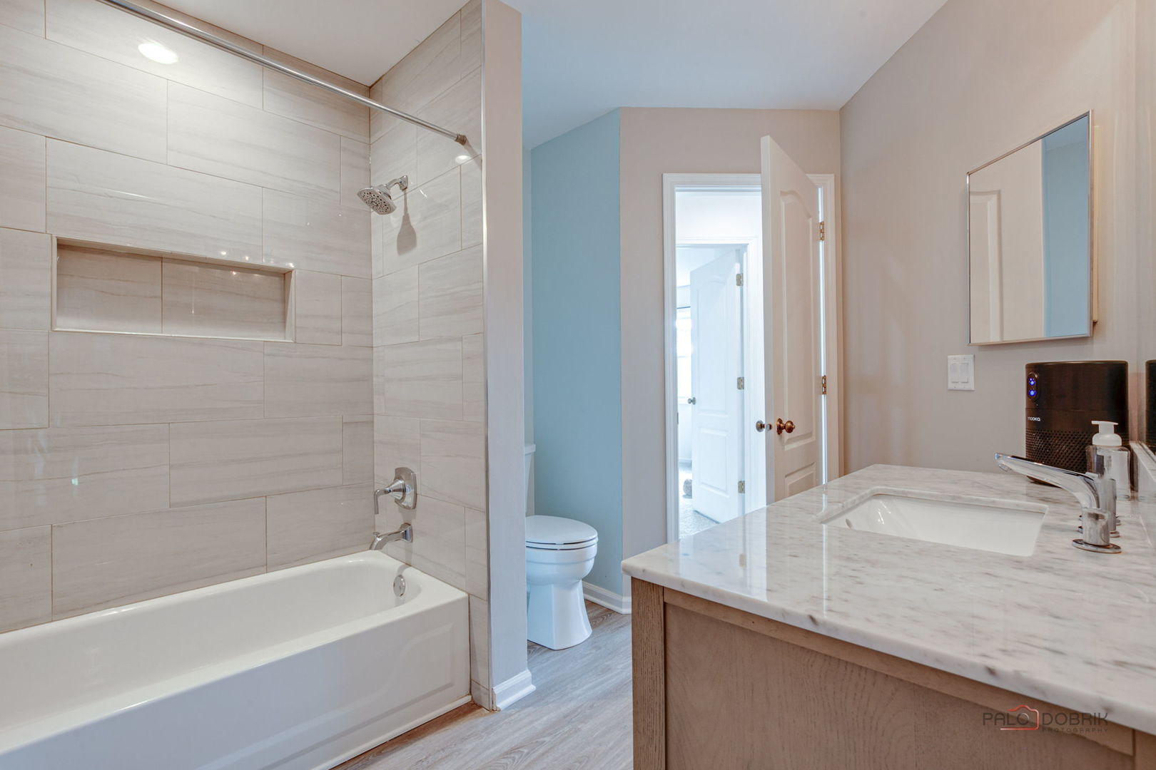 212 Willow Parkway, Buffalo Grove, IL 60089