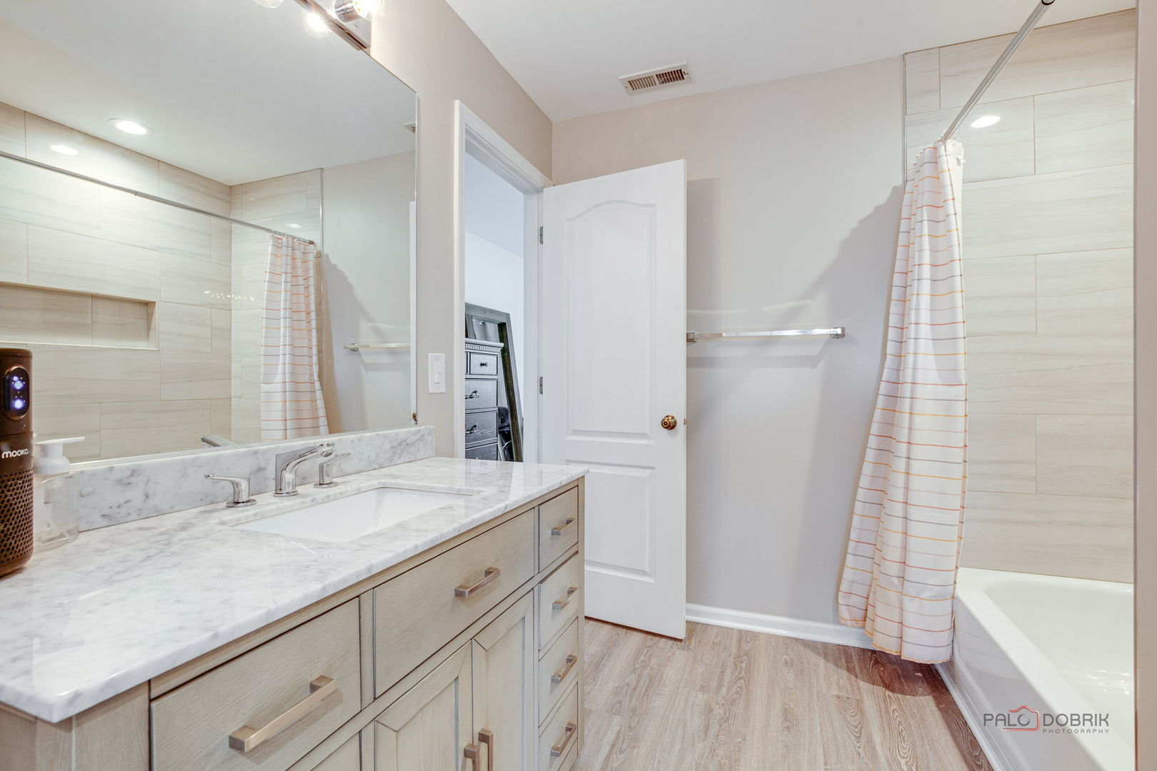 212 Willow Parkway, Buffalo Grove, IL 60089