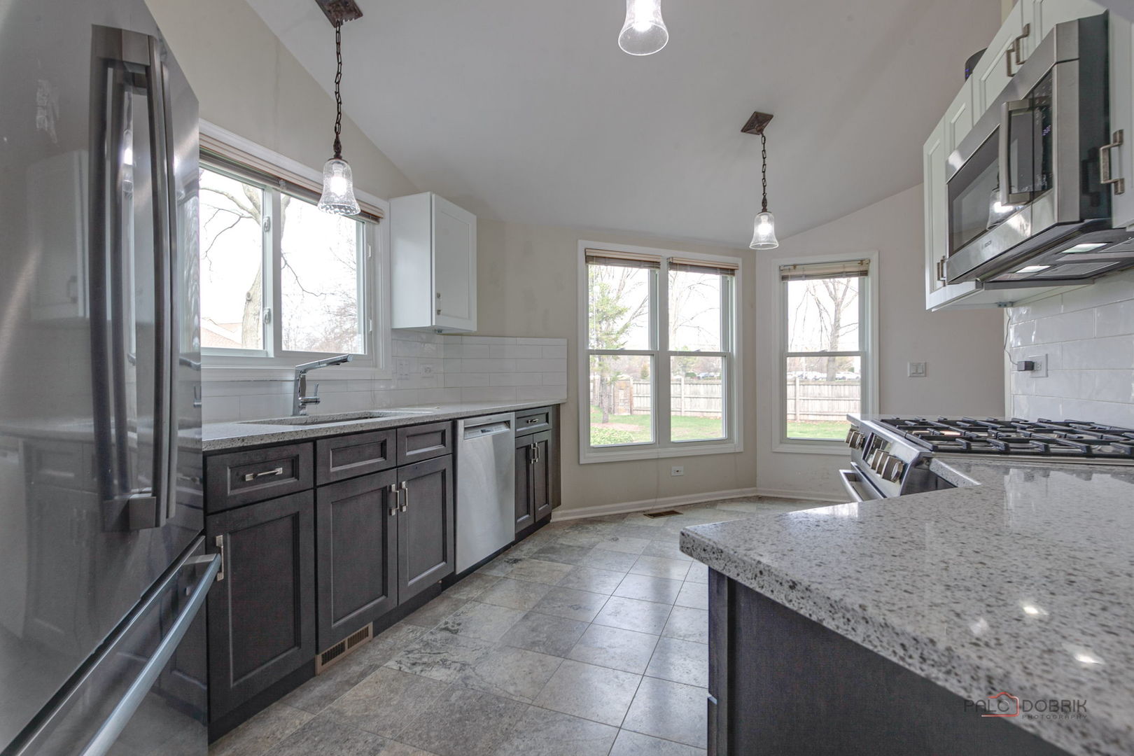 212 Willow Parkway, Buffalo Grove, IL 60089