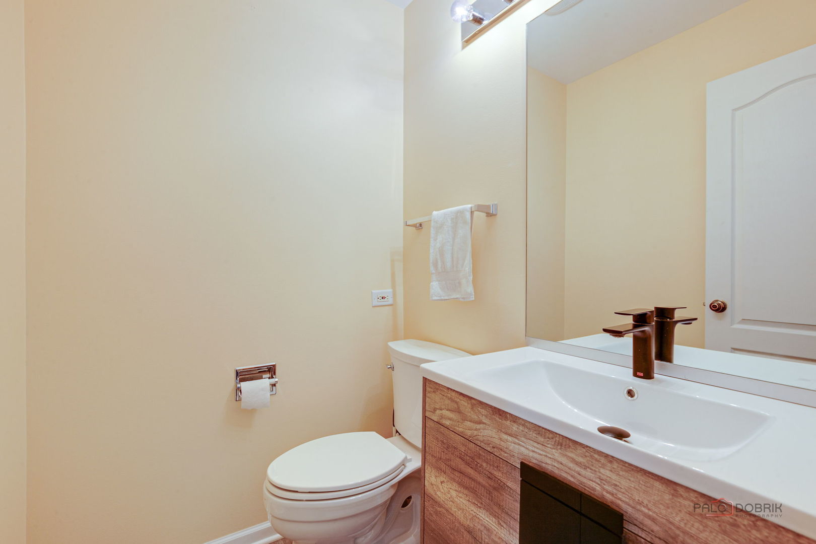 212 Willow Parkway, Buffalo Grove, IL 60089