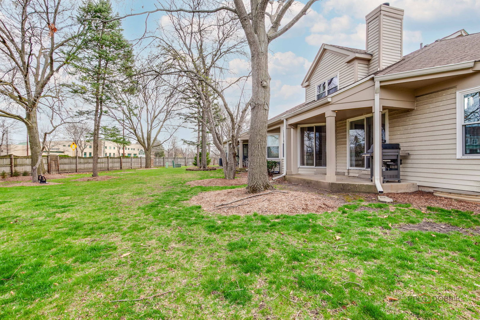 212 Willow Parkway, Buffalo Grove, IL 60089