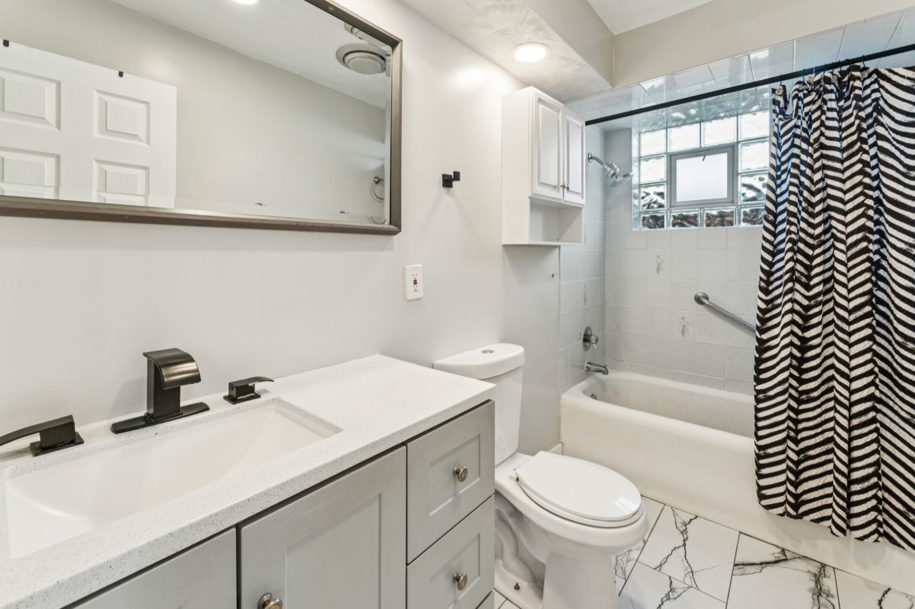 2547 Davisson Street, River Grove, IL 60171