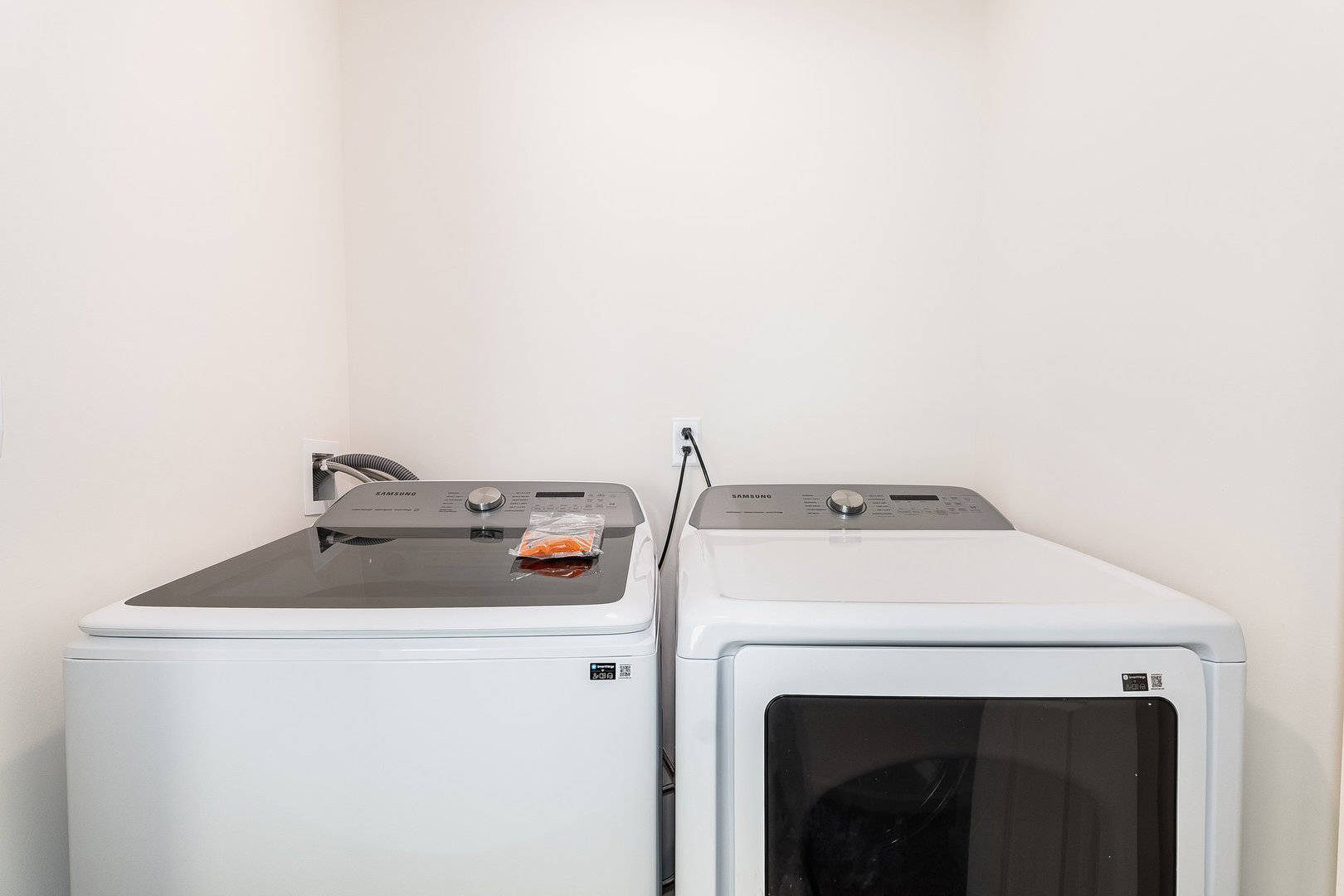 1059 Briar Glen Court, Hampshire, IL 60140