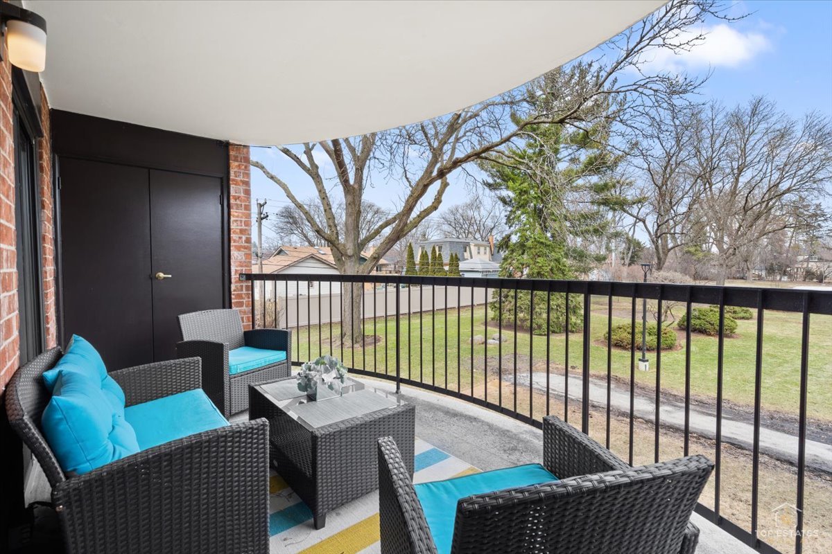 1405 E Central Road #222C, Arlington Heights, IL 60005