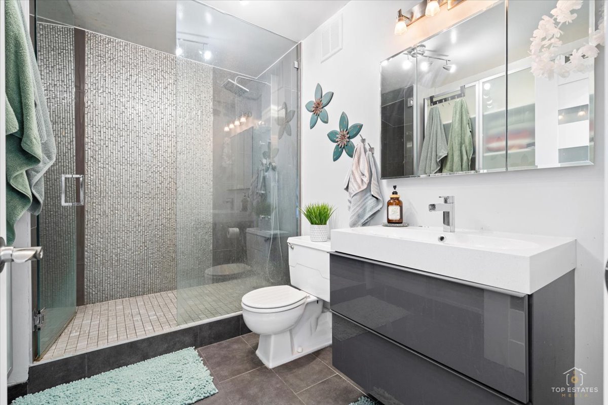 1405 E Central Road #222C, Arlington Heights, IL 60005