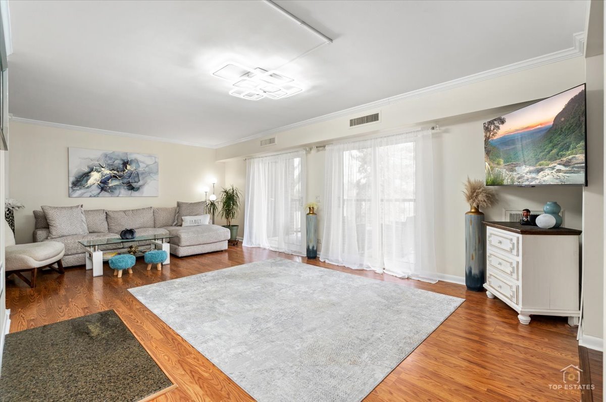 1405 E Central Road #222C, Arlington Heights, IL 60005