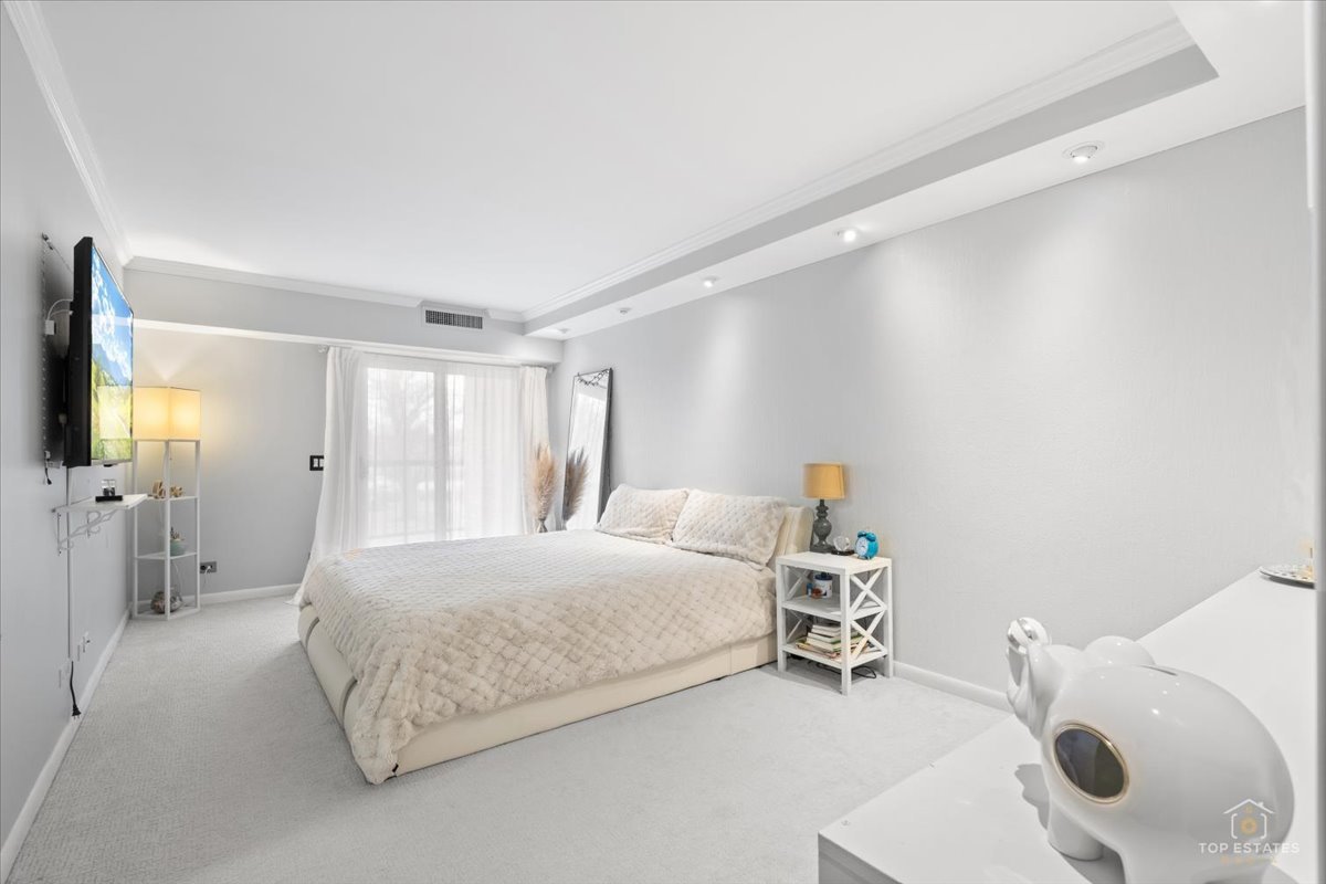 1405 E Central Road #222C, Arlington Heights, IL 60005