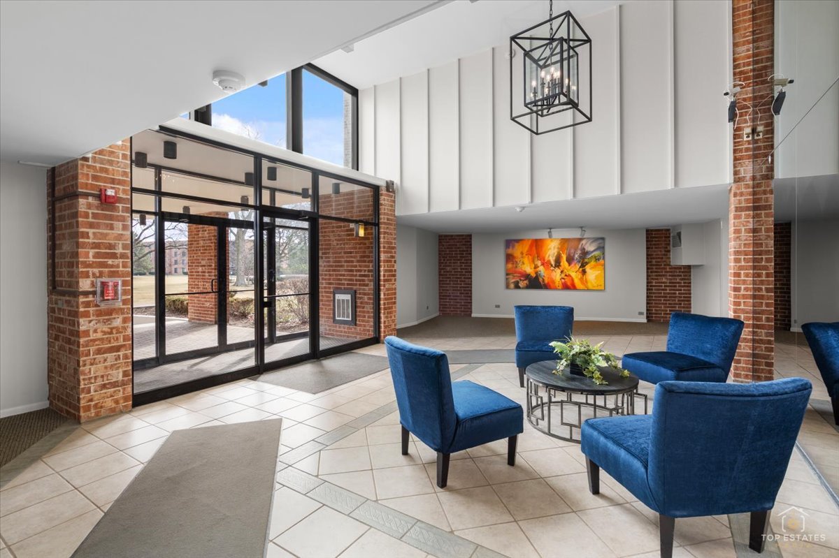 1405 E Central Road #222C, Arlington Heights, IL 60005