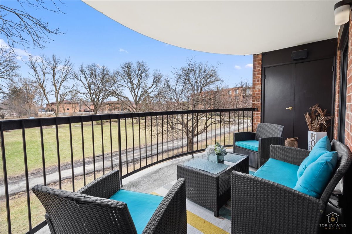 1405 E Central Road #222C, Arlington Heights, IL 60005