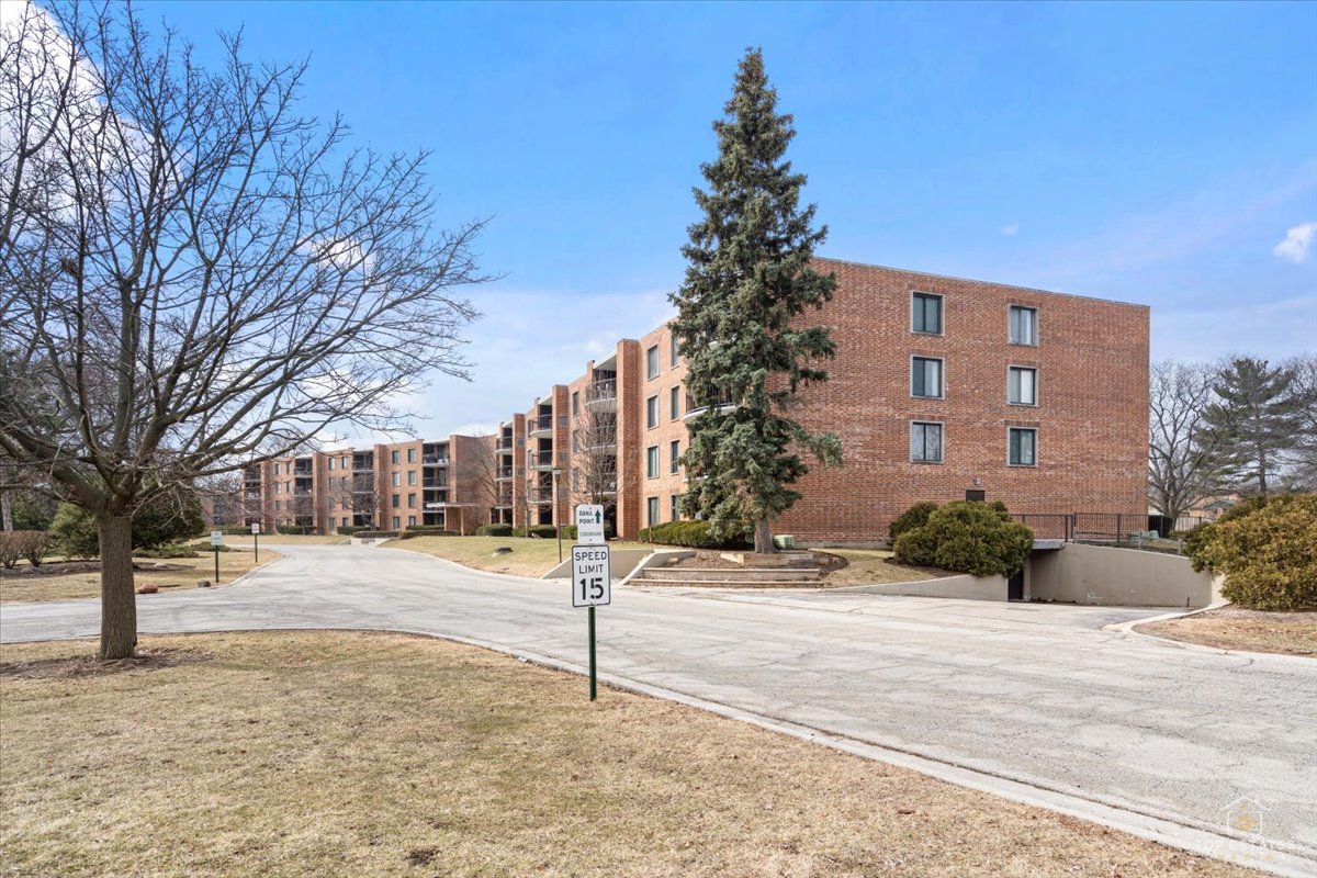 1405 E Central Road #222C, Arlington Heights, IL 60005