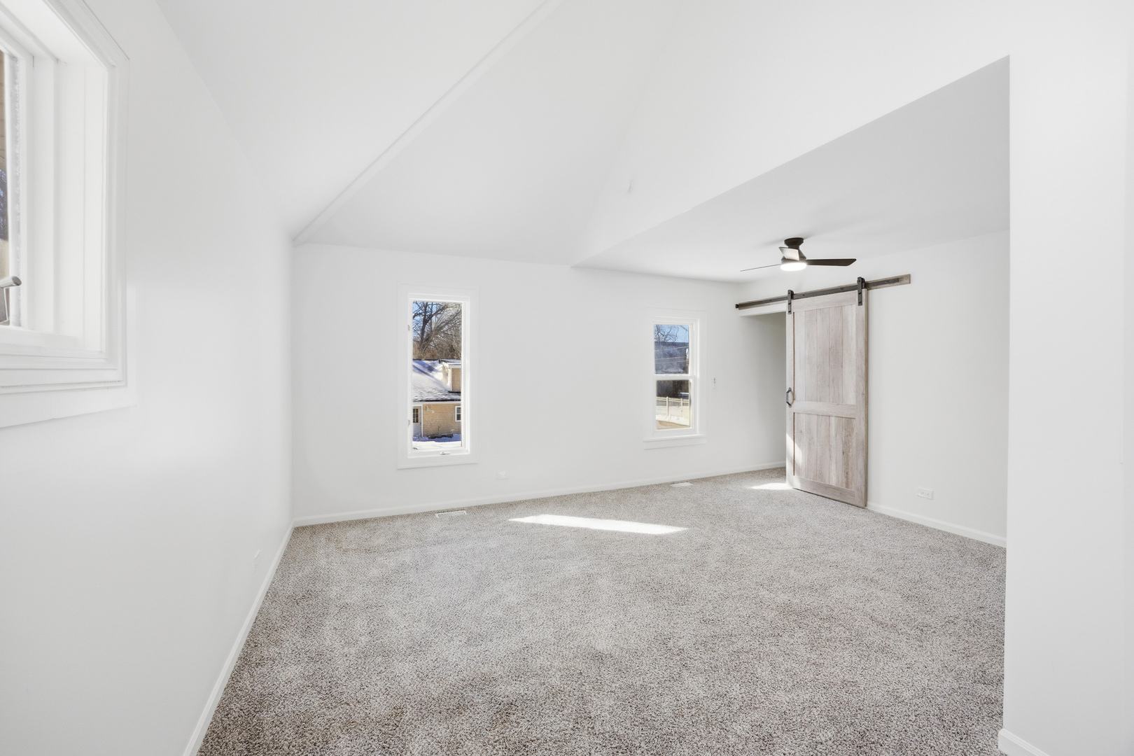 2908 Oakwood Avenue, McHenry, IL 60051