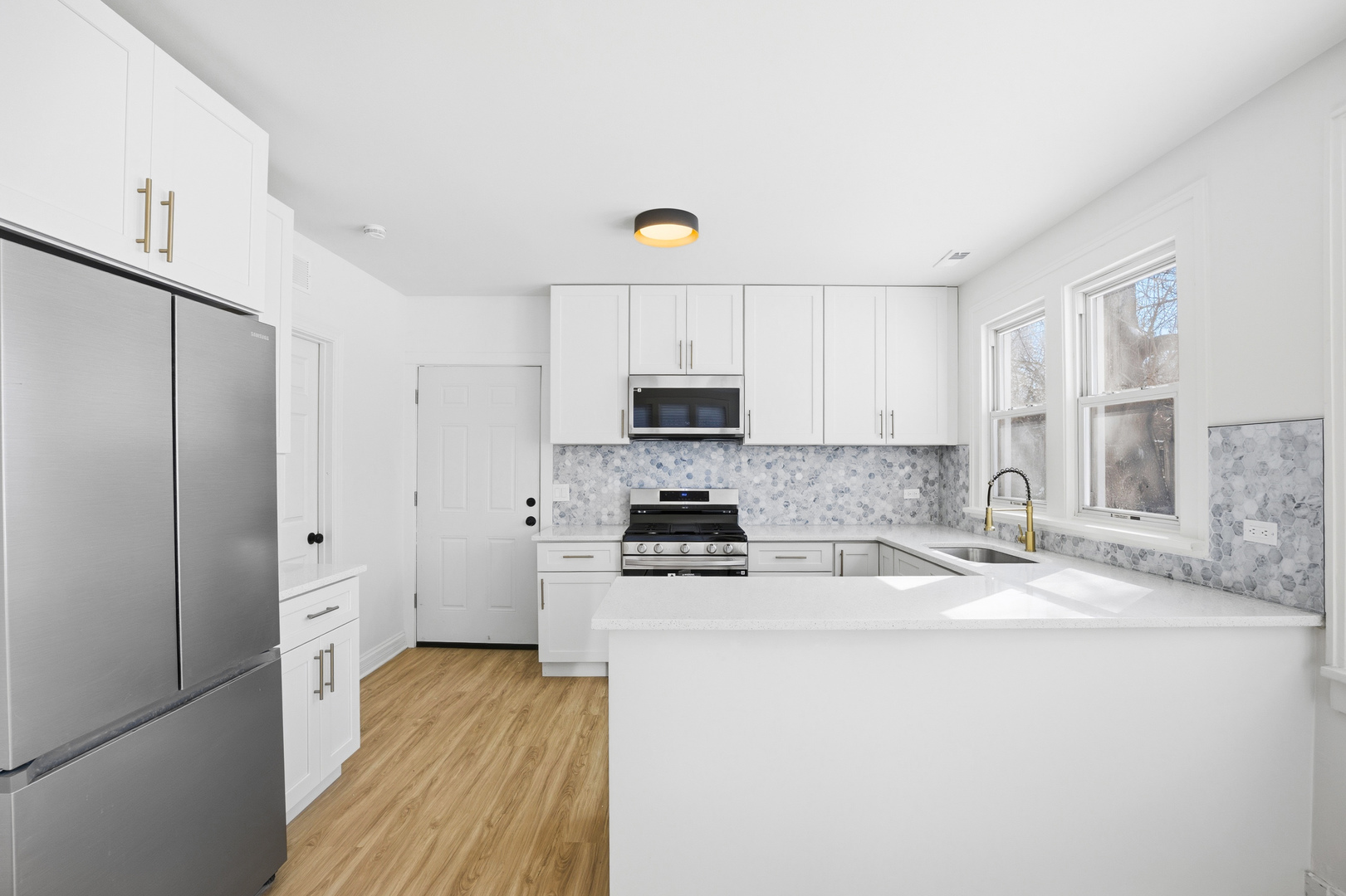 2908 Oakwood Avenue, McHenry, IL 60051