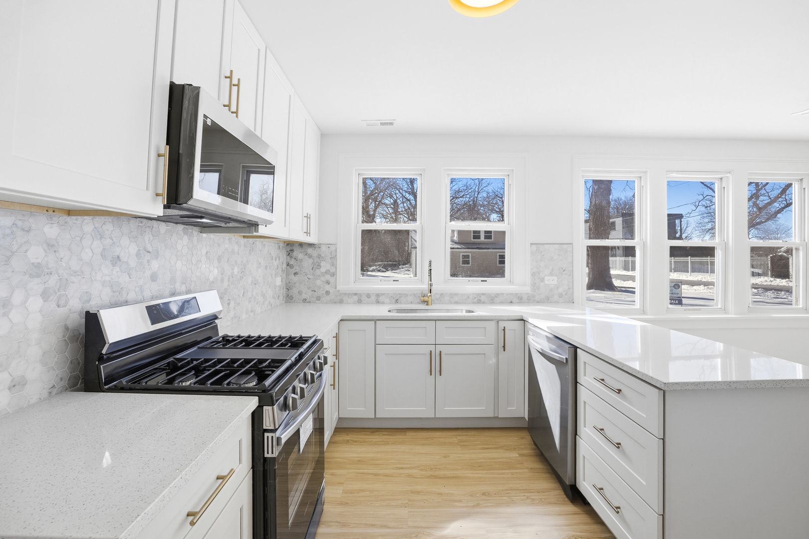 2908 Oakwood Avenue, McHenry, IL 60051