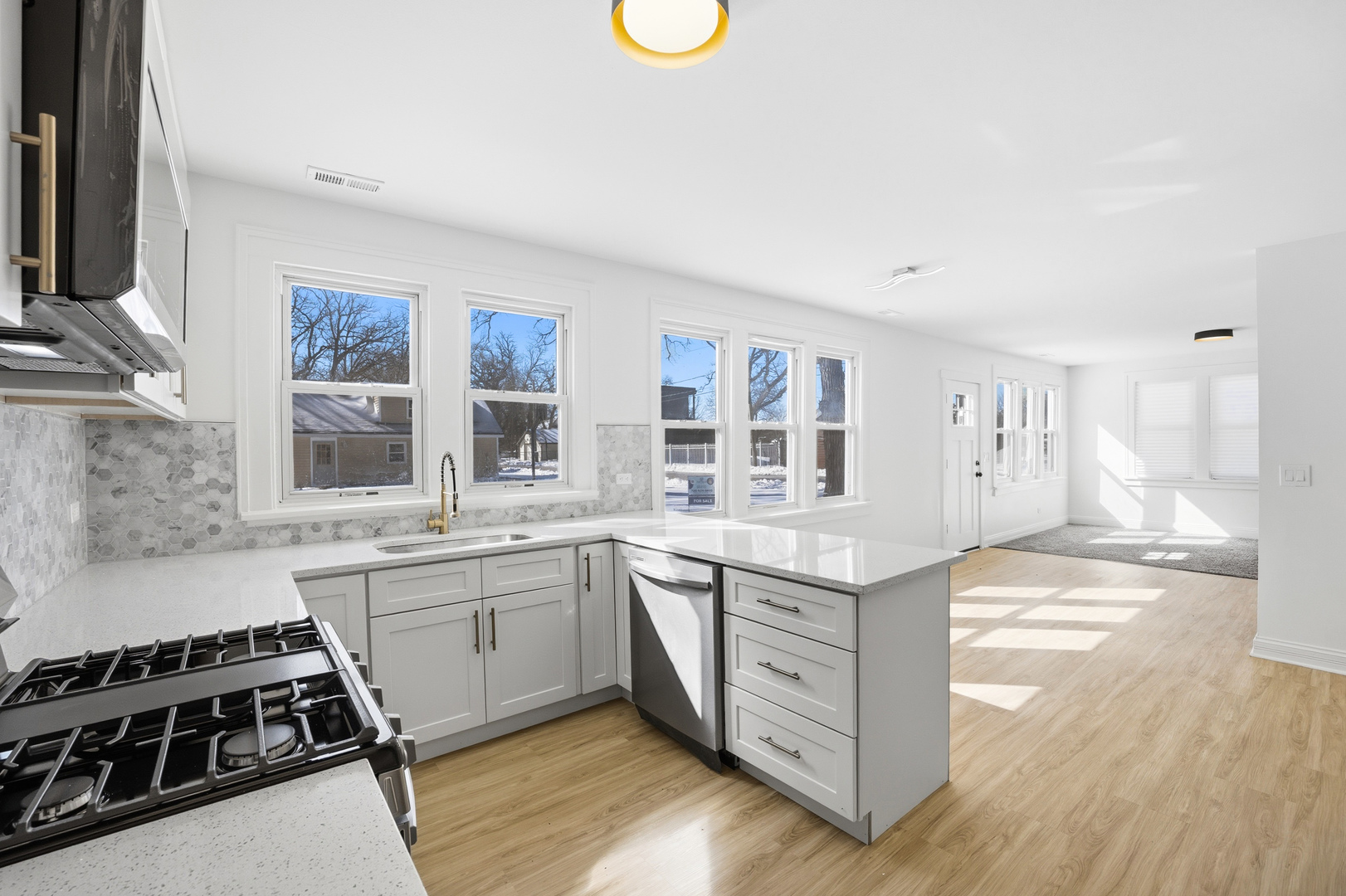 2908 Oakwood Avenue, McHenry, IL 60051