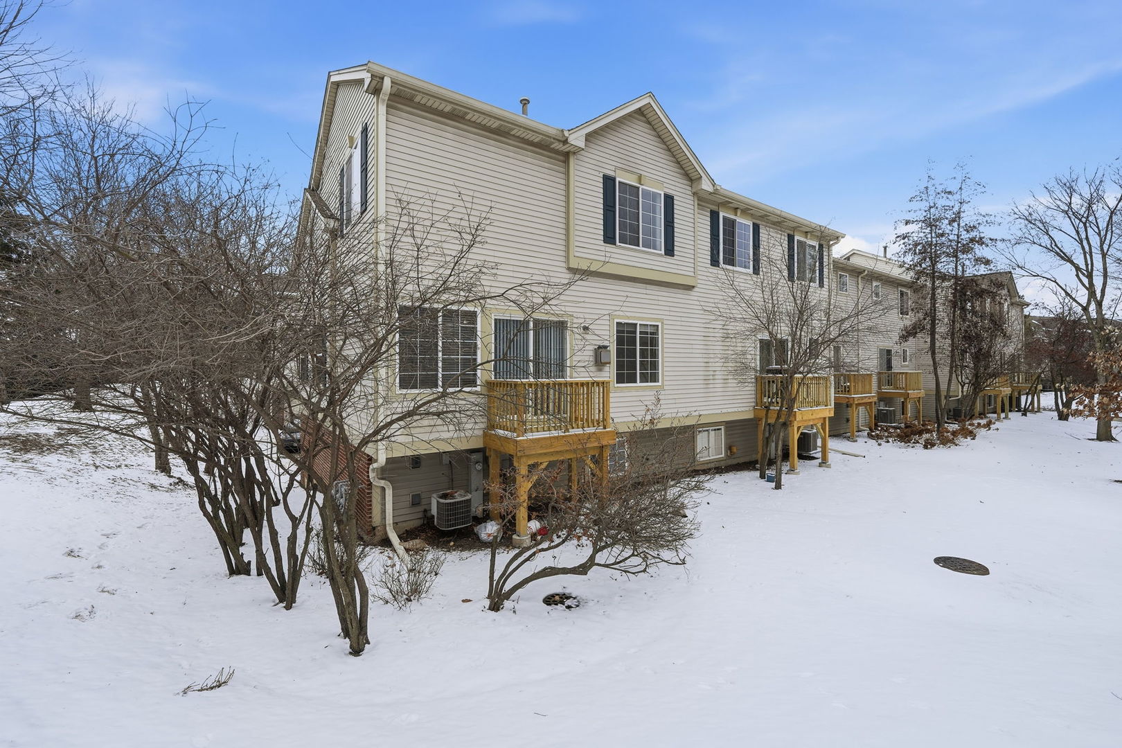 171 Monarch Drive, Streamwood, IL 60107