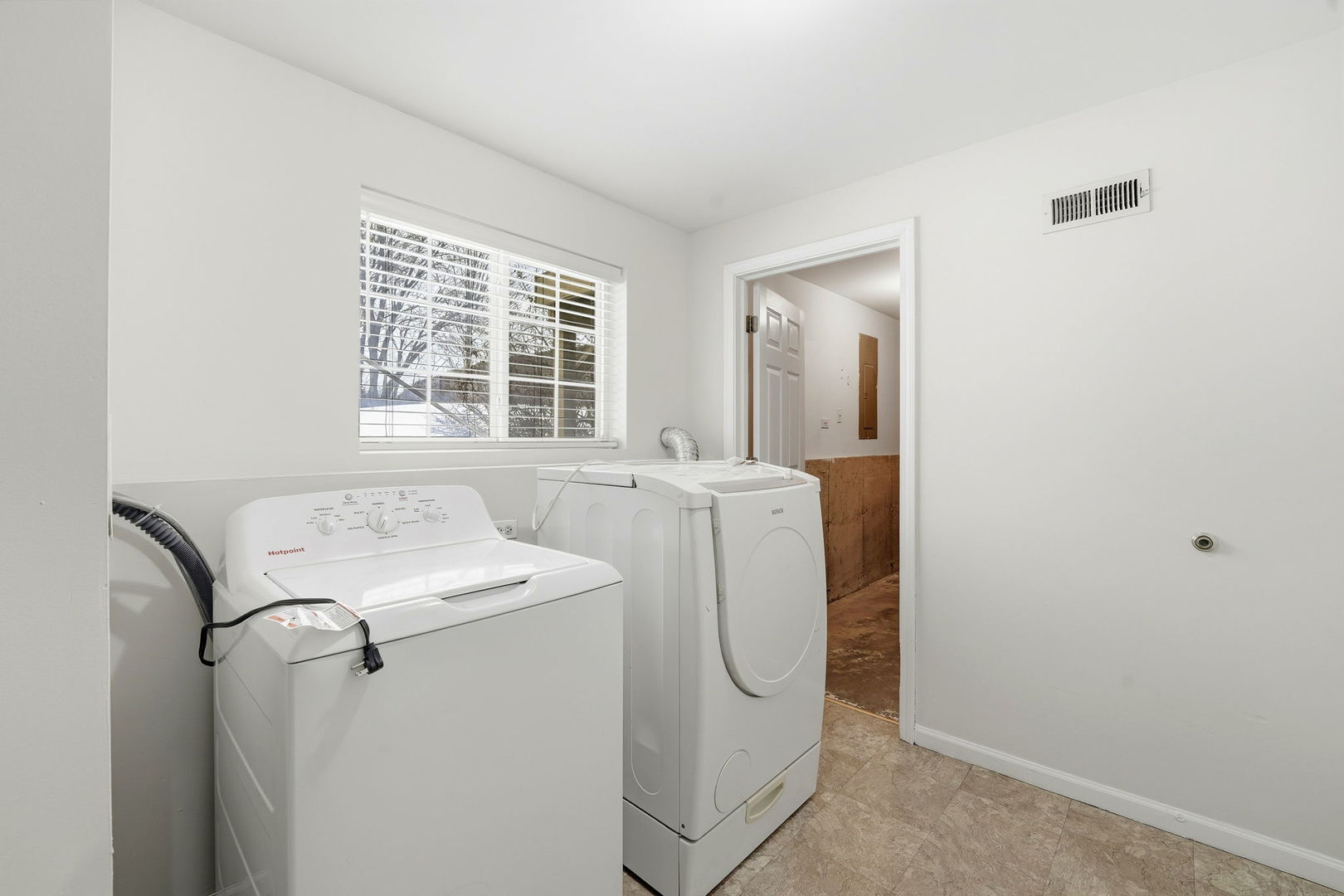 171 Monarch Drive, Streamwood, IL 60107