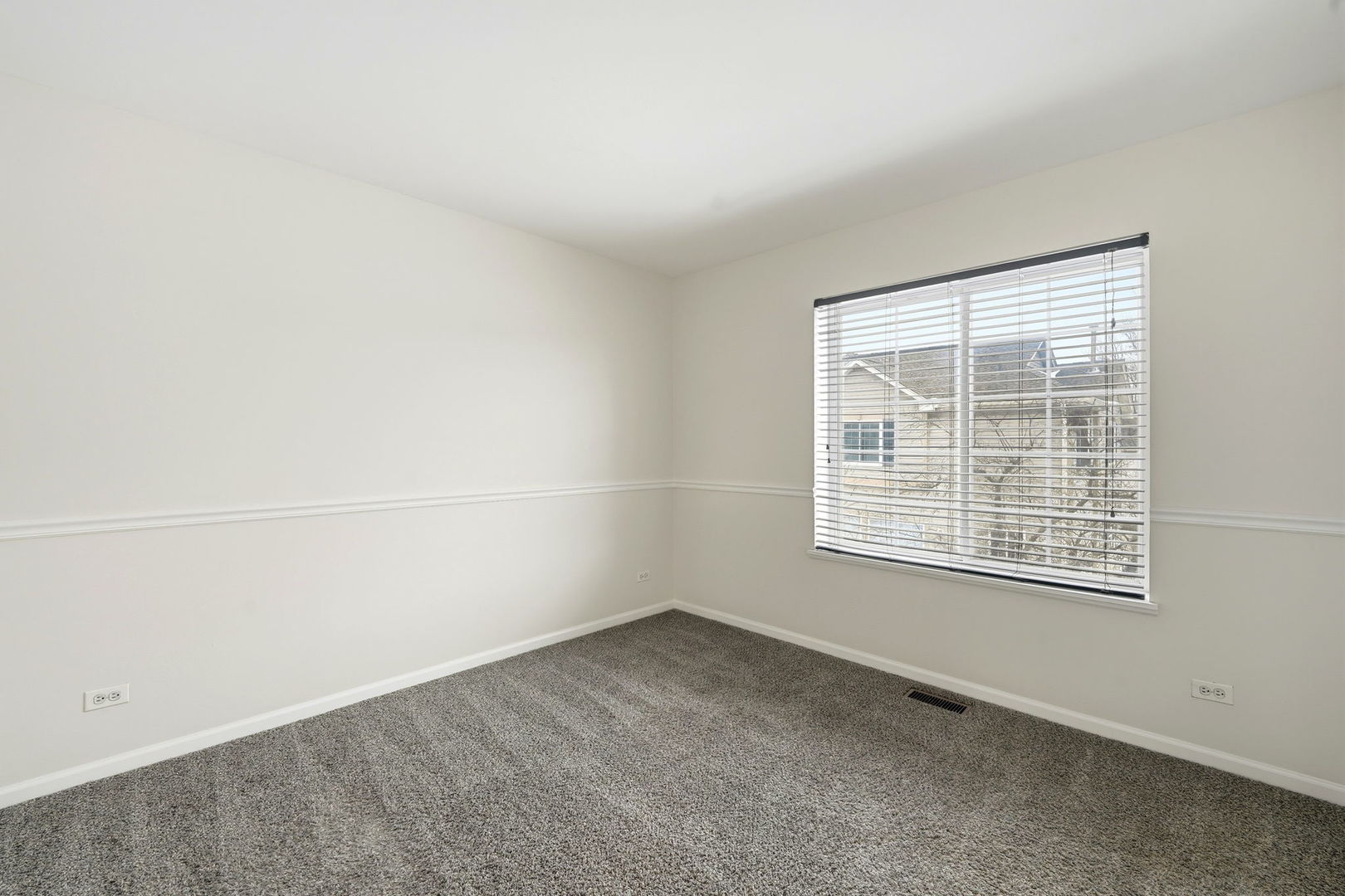 171 Monarch Drive, Streamwood, IL 60107