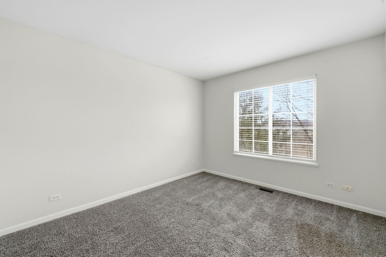 171 Monarch Drive, Streamwood, IL 60107