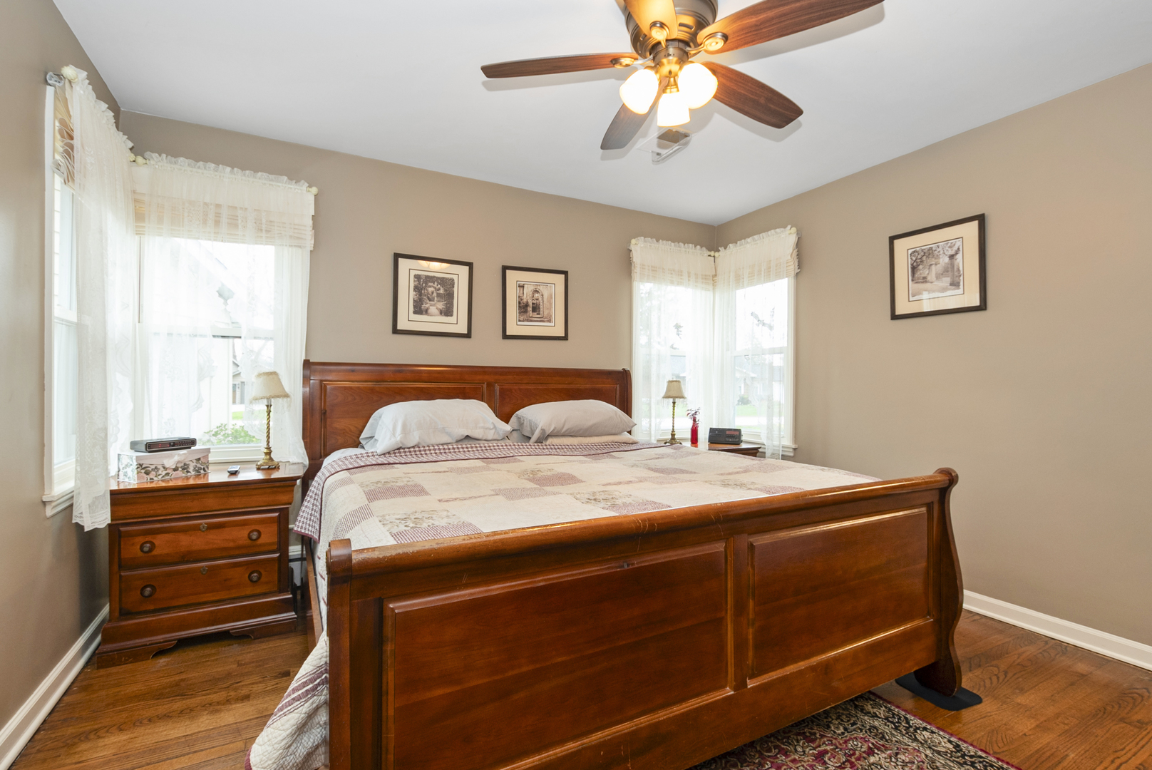 12130 S Nagle Avenue, Palos Heights, IL 60463