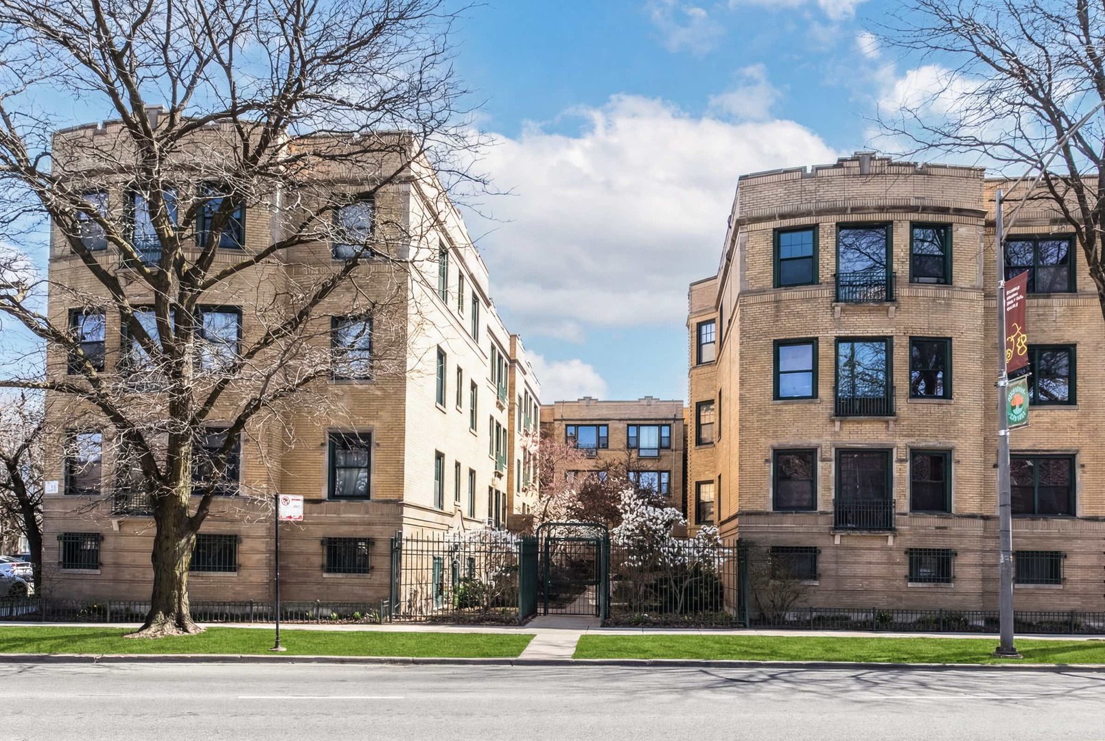 7033 N Sheridan Road #2N, Chicago, IL 60626