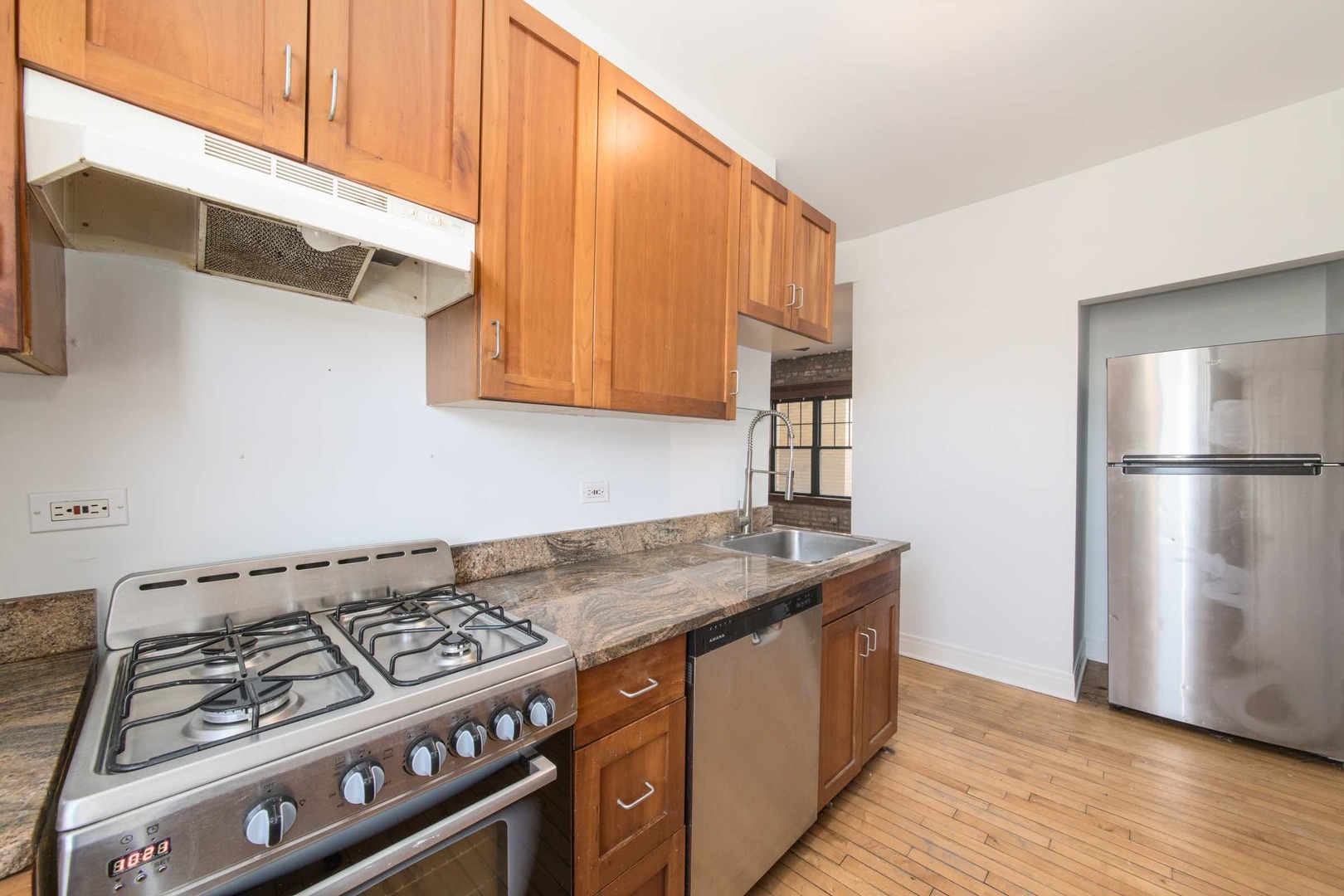 7033 N Sheridan Road #2N, Chicago, IL 60626