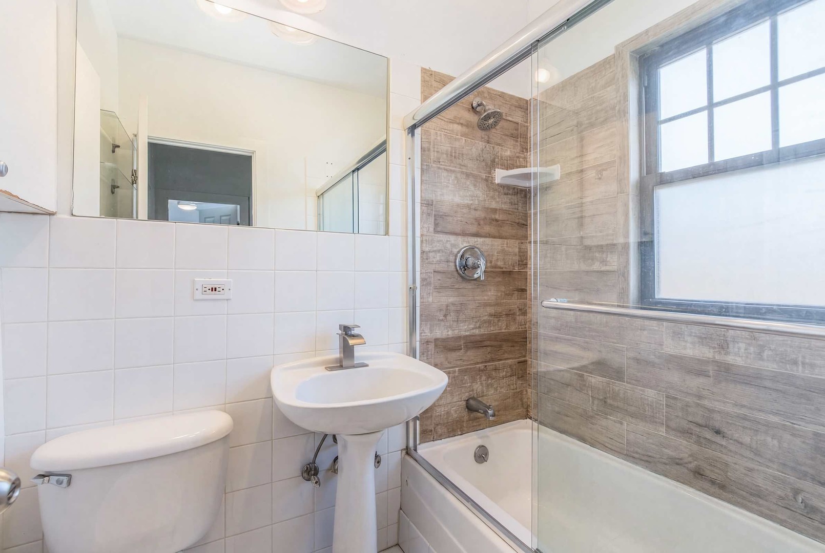 7033 N Sheridan Road #2N, Chicago, IL 60626