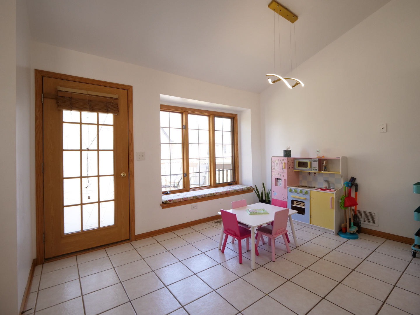 6706 Pondview Drive, Tinley Park, IL 60477